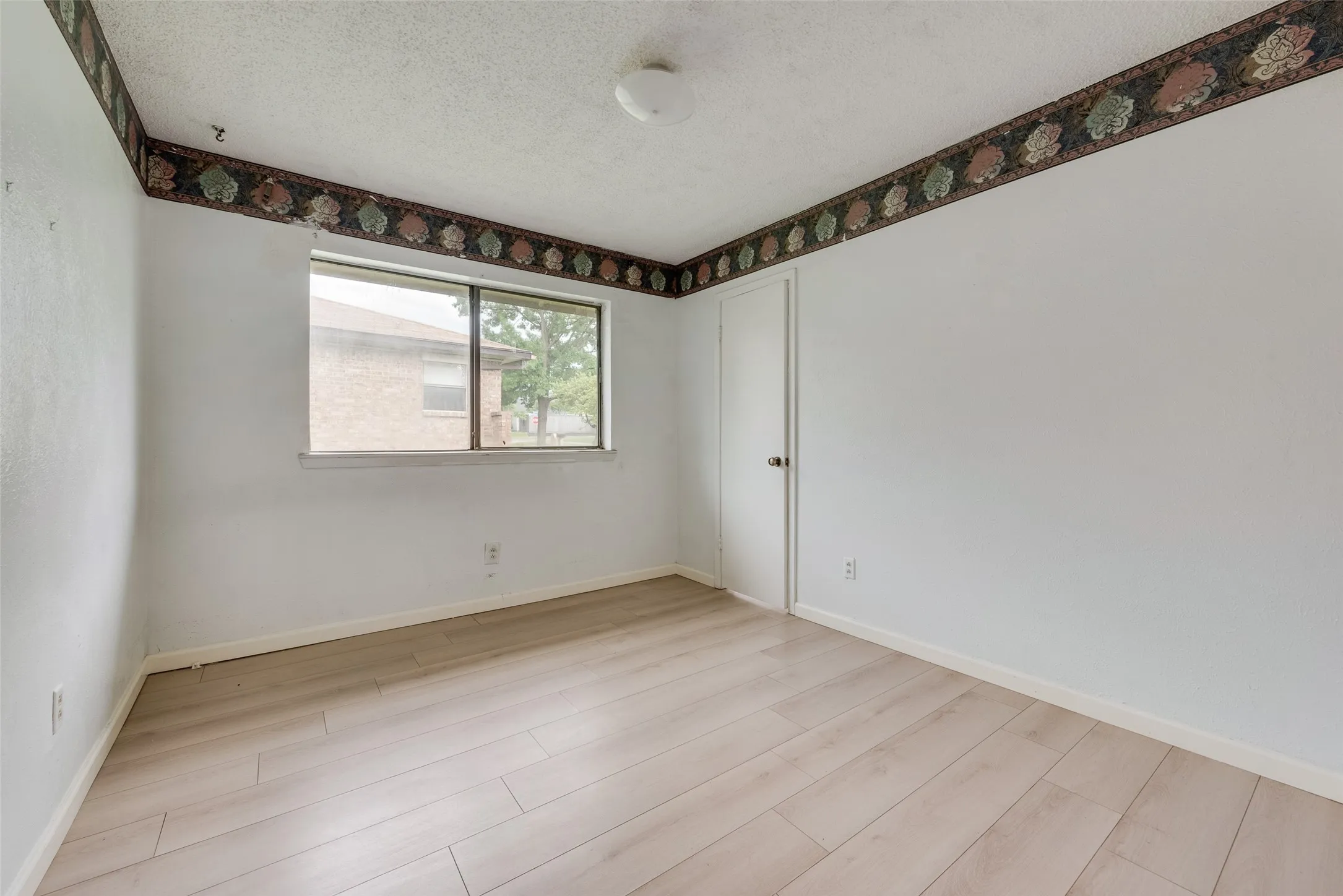 Single Family Residence For Rent in Dallas County , 2623 Fallcreek Drive, Carrollton, Texas 75006, 3 Bedroom, 2 Bathroom, 2 Garage spaces, 2,025 Sqft, built in 1979, mls#21323423, Real Estate Agent in Carrollton, Homes For Rent in Dallas county, Homes For Rent in Carrollton, Realtor in Carrollton Texas, Real Estate Brokerage Independent Realty Texas, Luminita Cordes Realtor