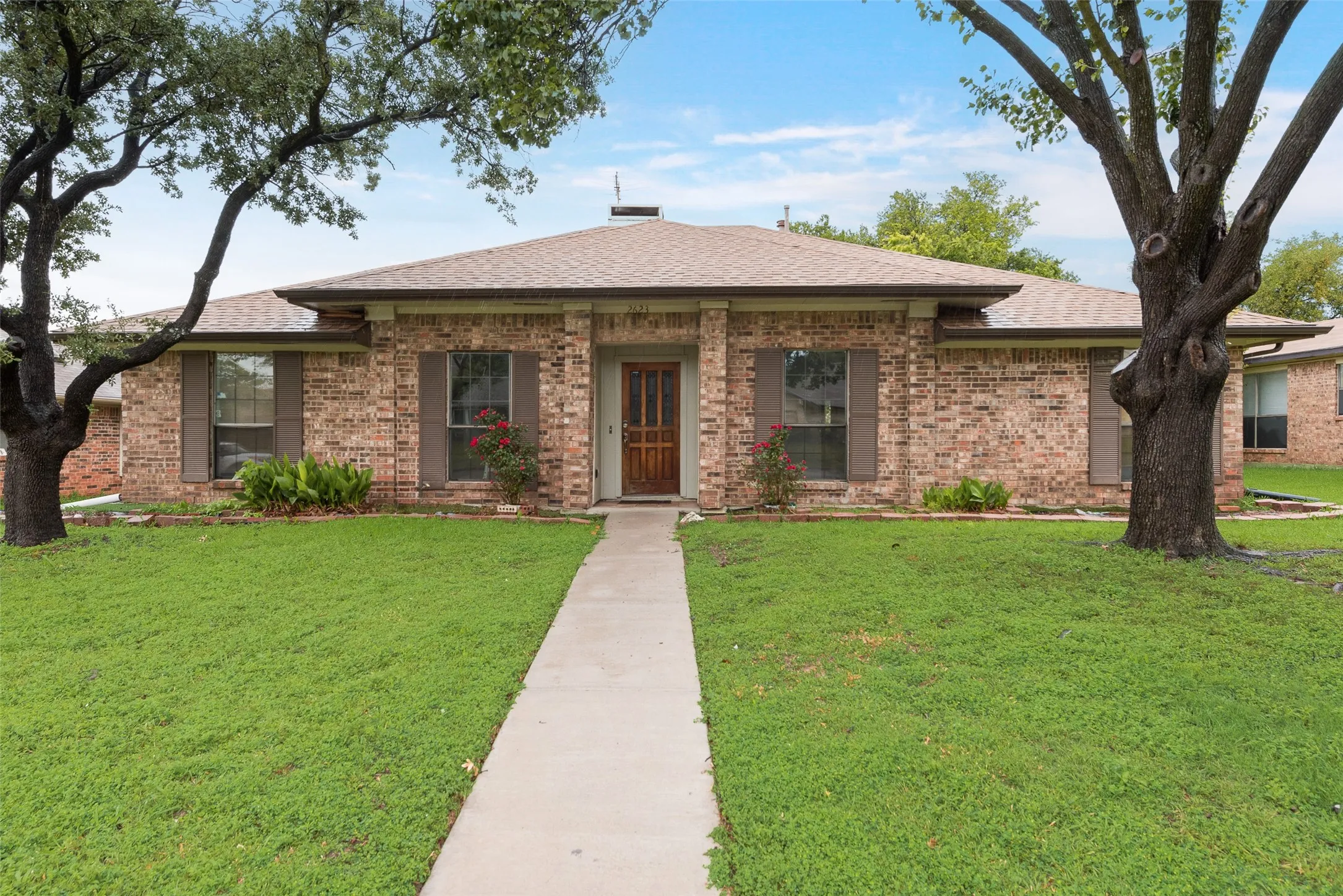 Single Family Residence For Rent in Dallas County , 2623 Fallcreek Drive, Carrollton, Texas 75006, 3 Bedroom, 2 Bathroom, 2 Garage spaces, 2,025 Sqft, built in 1979, mls#21323423, Real Estate Agent in Carrollton, Homes For Rent in Dallas county, Homes For Rent in Carrollton, Realtor in Carrollton Texas, Real Estate Brokerage Independent Realty Texas, Luminita Cordes Realtor