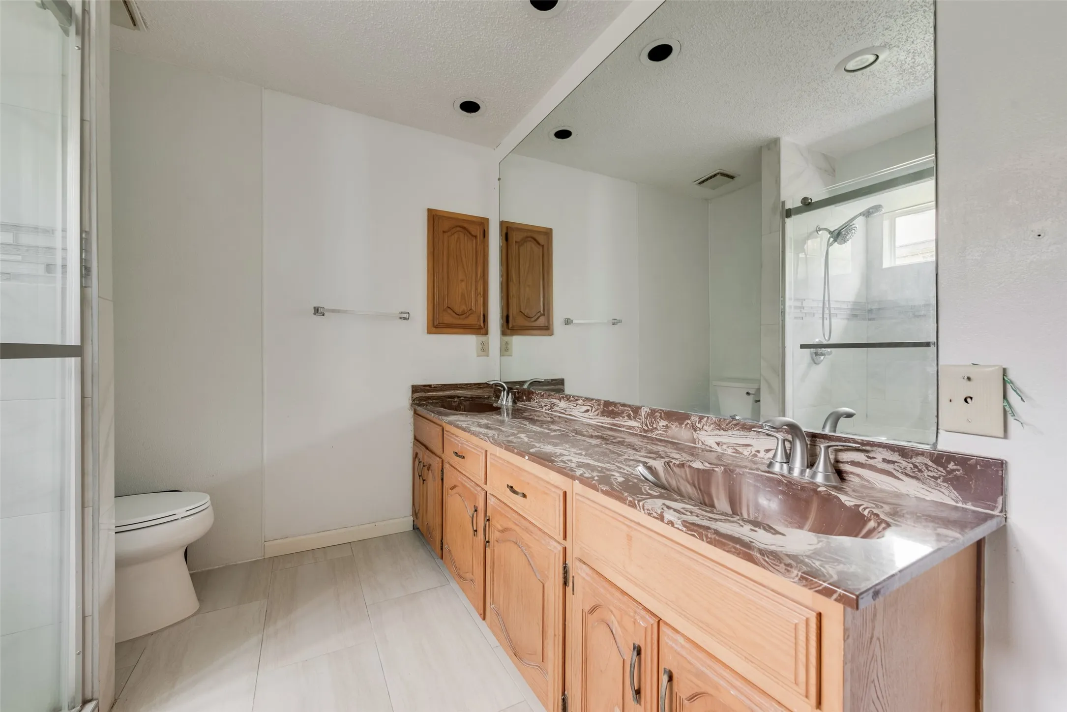 Single Family Residence For Rent in Dallas County , 2623 Fallcreek Drive, Carrollton, Texas 75006, 3 Bedroom, 2 Bathroom, 2 Garage spaces, 2,025 Sqft, built in 1979, mls#21323423, Real Estate Agent in Carrollton, Homes For Rent in Dallas county, Homes For Rent in Carrollton, Realtor in Carrollton Texas, Real Estate Brokerage Independent Realty Texas, Luminita Cordes Realtor