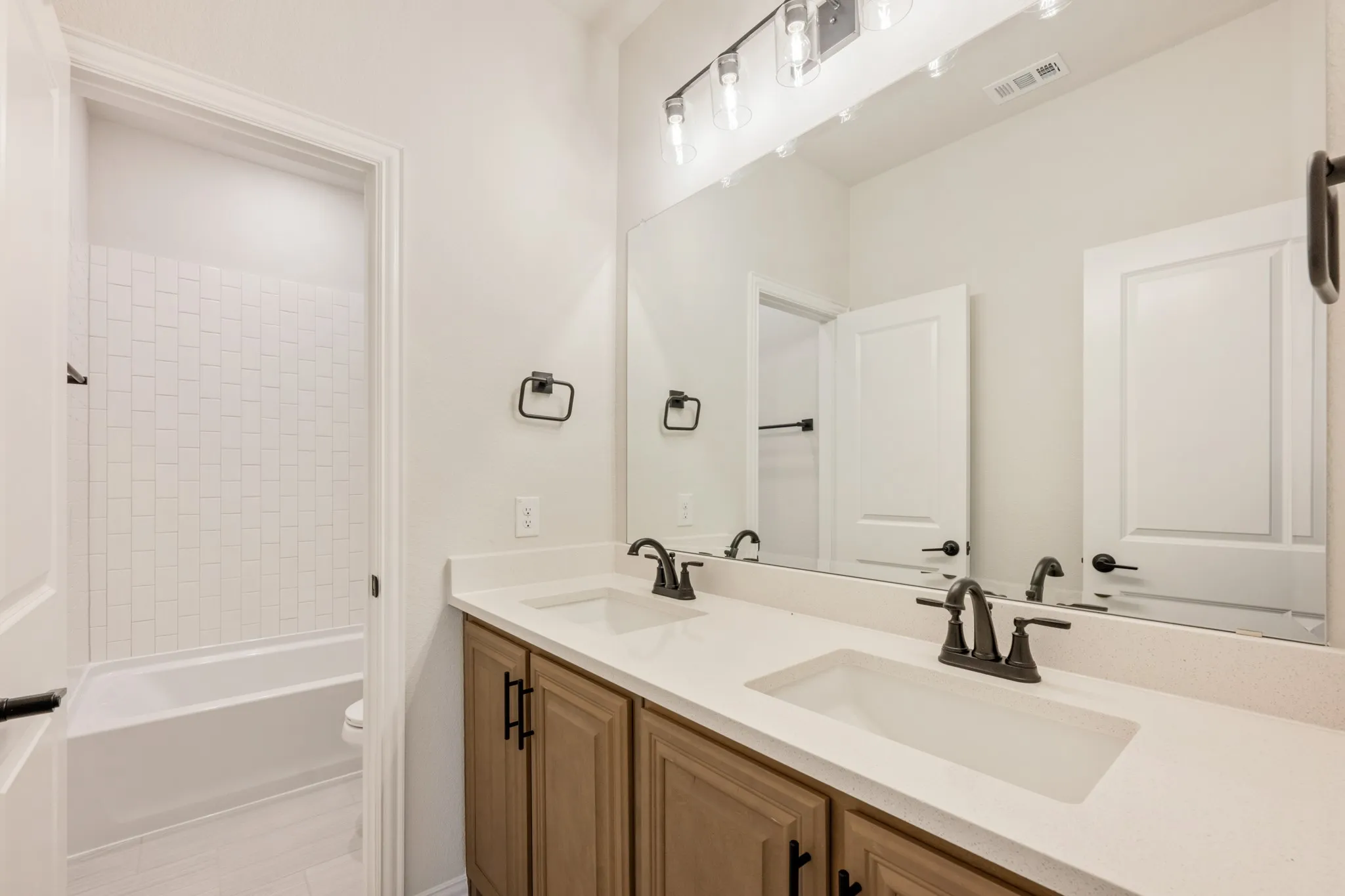 Single Family Residence For Sale in Ellis County , 1109 Cardinal Drive, Midlothian, Texas 76065, 5 Bedroom, 4 Bathroom, 2 Garage spaces, 3,430 Sqft, built in 2025, mls#21323431, Real Estate Agent in Midlothian, Homes For Sale in Ellis county, Homes For Sale in Midlothian, Realtor in Midlothian Texas, Real Estate Brokerage Independent Realty Texas, Luminita Cordes Realtor