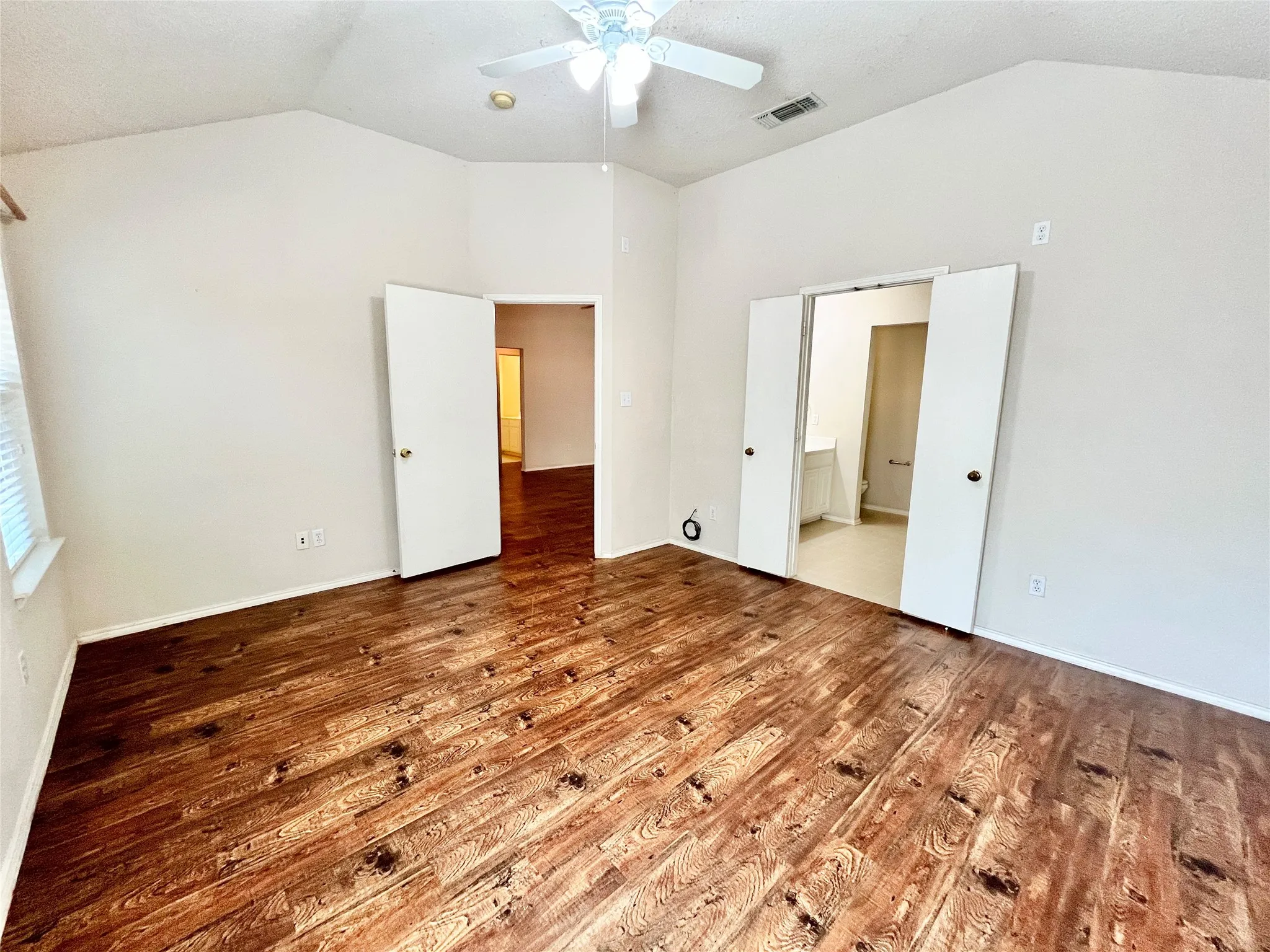 Single Family Residence For Rent in Tarrant County , 8055 Raleigh Drive, Fort Worth, Texas 76123, 3 Bedroom, 2 Bathroom, 2 Garage spaces, 1,979 Sqft, built in 2002, mls#21320484, Real Estate Agent in Fort Worth, Homes For Rent in Tarrant county, Homes For Rent in Fort Worth, Realtor in Fort Worth Texas, Real Estate Brokerage Independent Realty Texas, Luminita Cordes Realtor