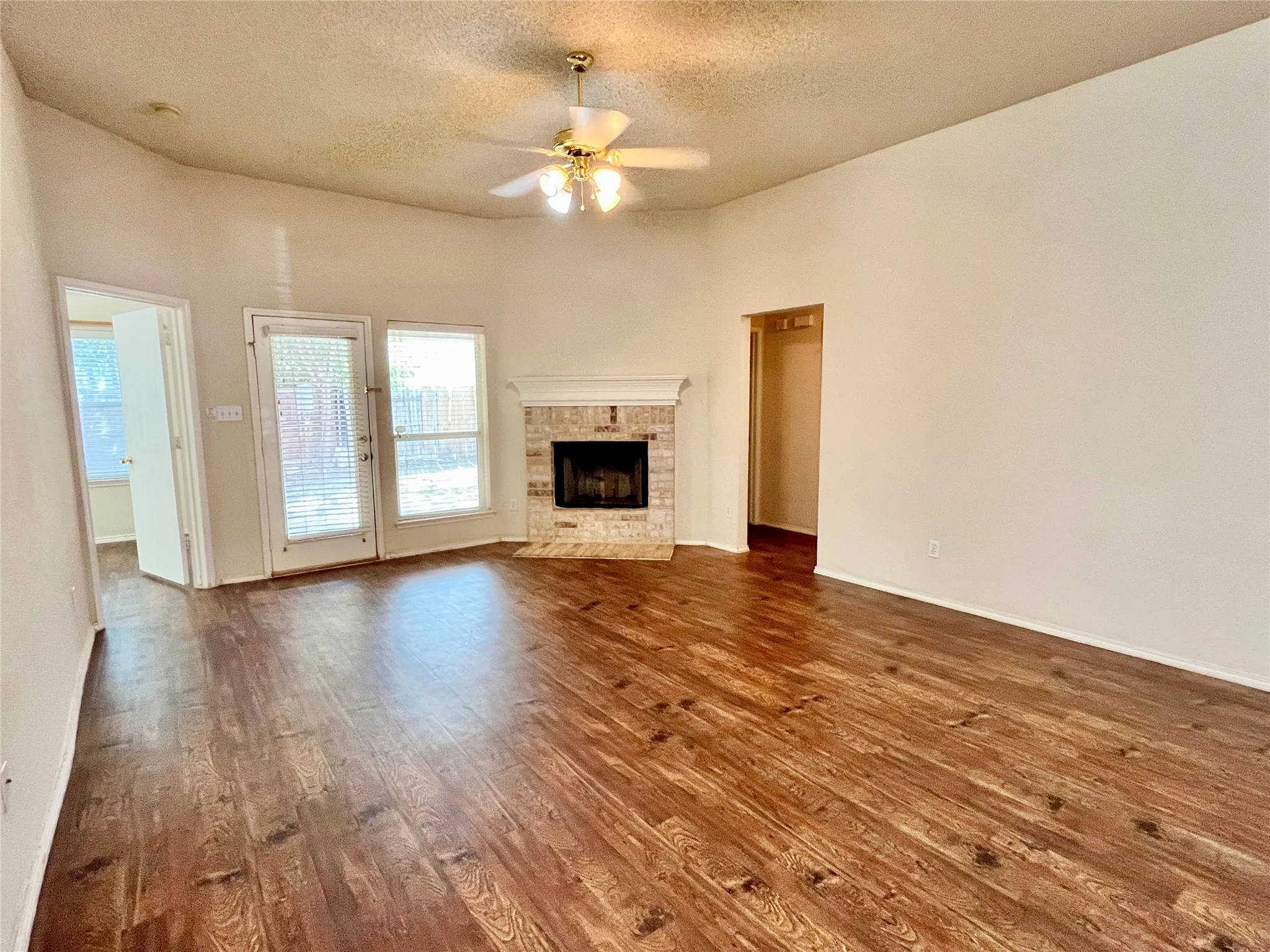 Single Family Residence For Rent in Tarrant County , 8055 Raleigh Drive, Fort Worth, Texas 76123, 3 Bedroom, 2 Bathroom, 2 Garage spaces, 1,979 Sqft, built in 2002, mls#21320484, Real Estate Agent in Fort Worth, Homes For Rent in Tarrant county, Homes For Rent in Fort Worth, Realtor in Fort Worth Texas, Real Estate Brokerage Independent Realty Texas, Luminita Cordes Realtor
