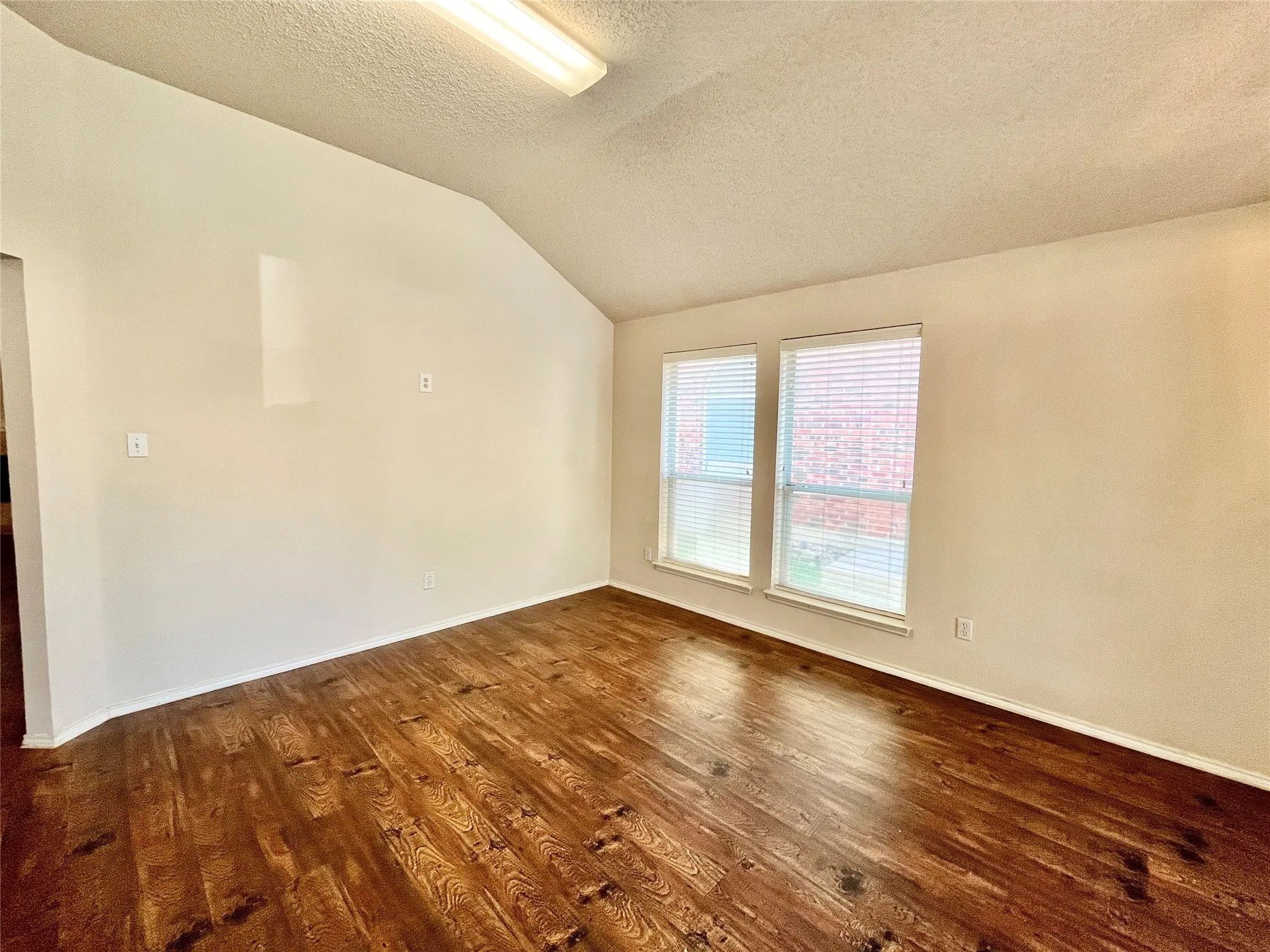 Single Family Residence For Rent in Tarrant County , 8055 Raleigh Drive, Fort Worth, Texas 76123, 3 Bedroom, 2 Bathroom, 2 Garage spaces, 1,979 Sqft, built in 2002, mls#21320484, Real Estate Agent in Fort Worth, Homes For Rent in Tarrant county, Homes For Rent in Fort Worth, Realtor in Fort Worth Texas, Real Estate Brokerage Independent Realty Texas, Luminita Cordes Realtor