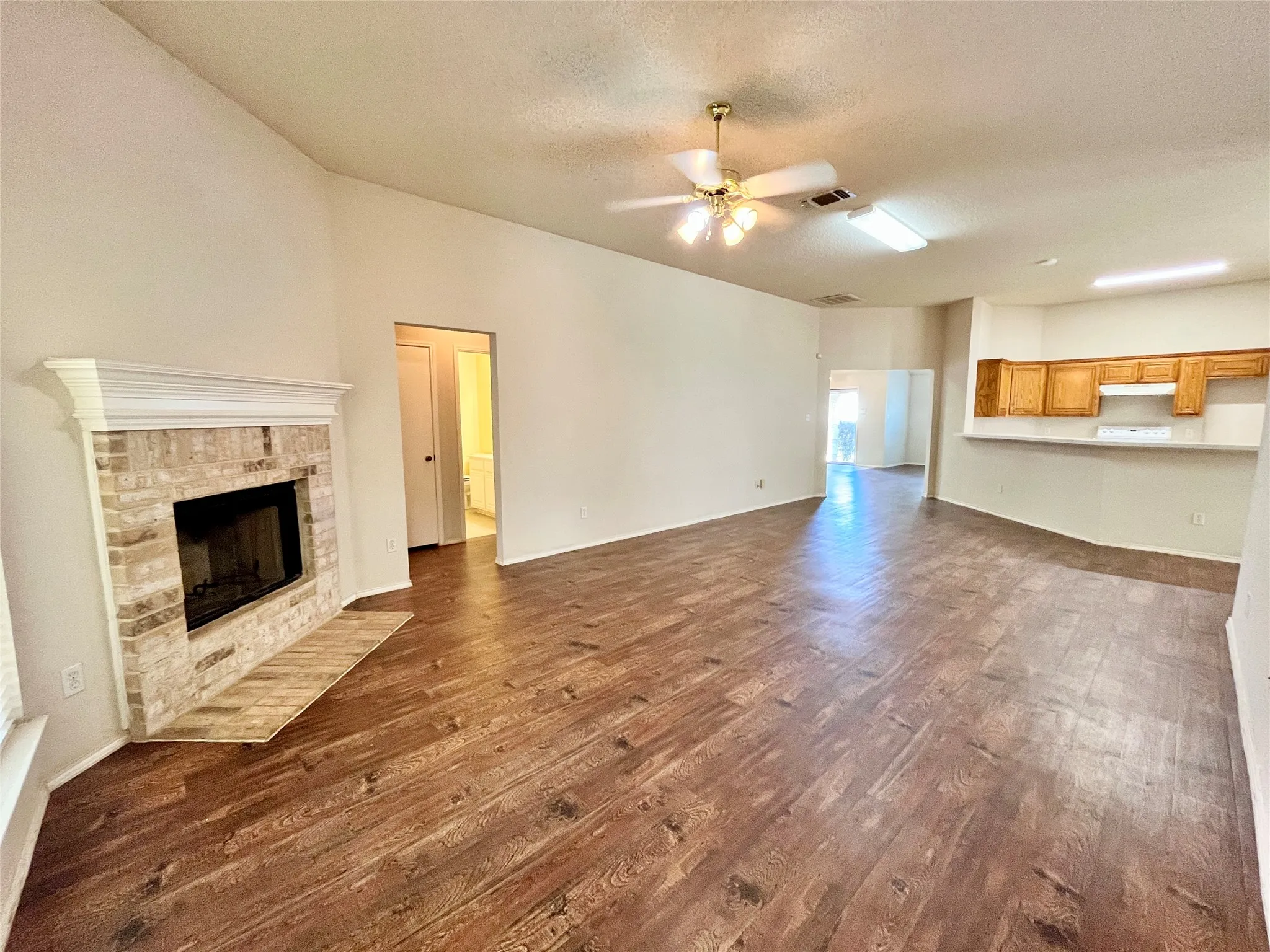 Single Family Residence For Rent in Tarrant County , 8055 Raleigh Drive, Fort Worth, Texas 76123, 3 Bedroom, 2 Bathroom, 2 Garage spaces, 1,979 Sqft, built in 2002, mls#21320484, Real Estate Agent in Fort Worth, Homes For Rent in Tarrant county, Homes For Rent in Fort Worth, Realtor in Fort Worth Texas, Real Estate Brokerage Independent Realty Texas, Luminita Cordes Realtor