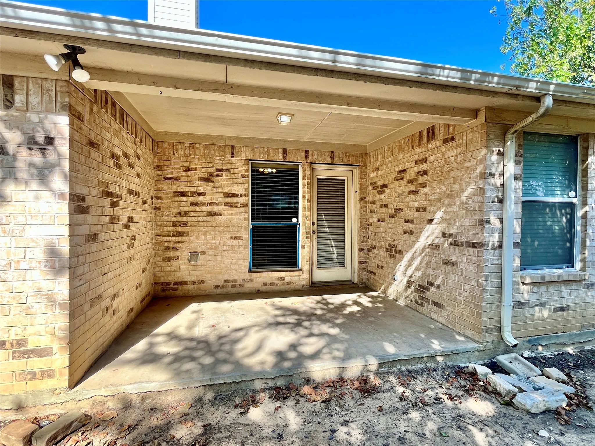 Single Family Residence For Rent in Tarrant County , 8055 Raleigh Drive, Fort Worth, Texas 76123, 3 Bedroom, 2 Bathroom, 2 Garage spaces, 1,979 Sqft, built in 2002, mls#21320484, Real Estate Agent in Fort Worth, Homes For Rent in Tarrant county, Homes For Rent in Fort Worth, Realtor in Fort Worth Texas, Real Estate Brokerage Independent Realty Texas, Luminita Cordes Realtor