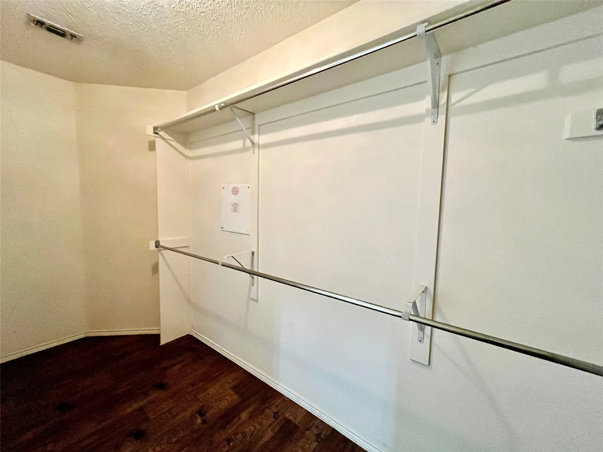 Single Family Residence For Rent in Tarrant County , 8055 Raleigh Drive, Fort Worth, Texas 76123, 3 Bedroom, 2 Bathroom, 2 Garage spaces, 1,979 Sqft, built in 2002, mls#21320484, Real Estate Agent in Fort Worth, Homes For Rent in Tarrant county, Homes For Rent in Fort Worth, Realtor in Fort Worth Texas, Real Estate Brokerage Independent Realty Texas, Luminita Cordes Realtor