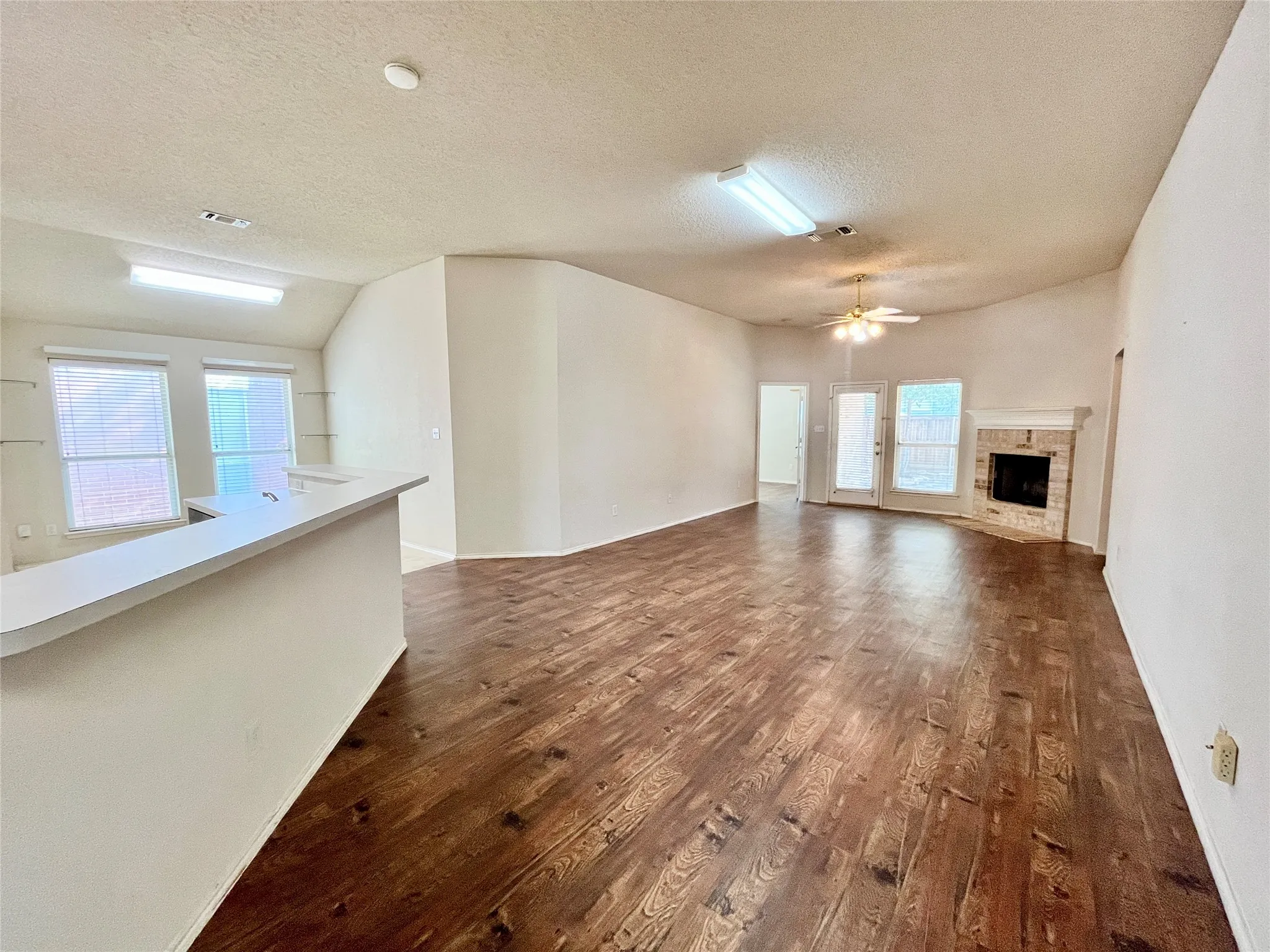 Single Family Residence For Rent in Tarrant County , 8055 Raleigh Drive, Fort Worth, Texas 76123, 3 Bedroom, 2 Bathroom, 2 Garage spaces, 1,979 Sqft, built in 2002, mls#21320484, Real Estate Agent in Fort Worth, Homes For Rent in Tarrant county, Homes For Rent in Fort Worth, Realtor in Fort Worth Texas, Real Estate Brokerage Independent Realty Texas, Luminita Cordes Realtor