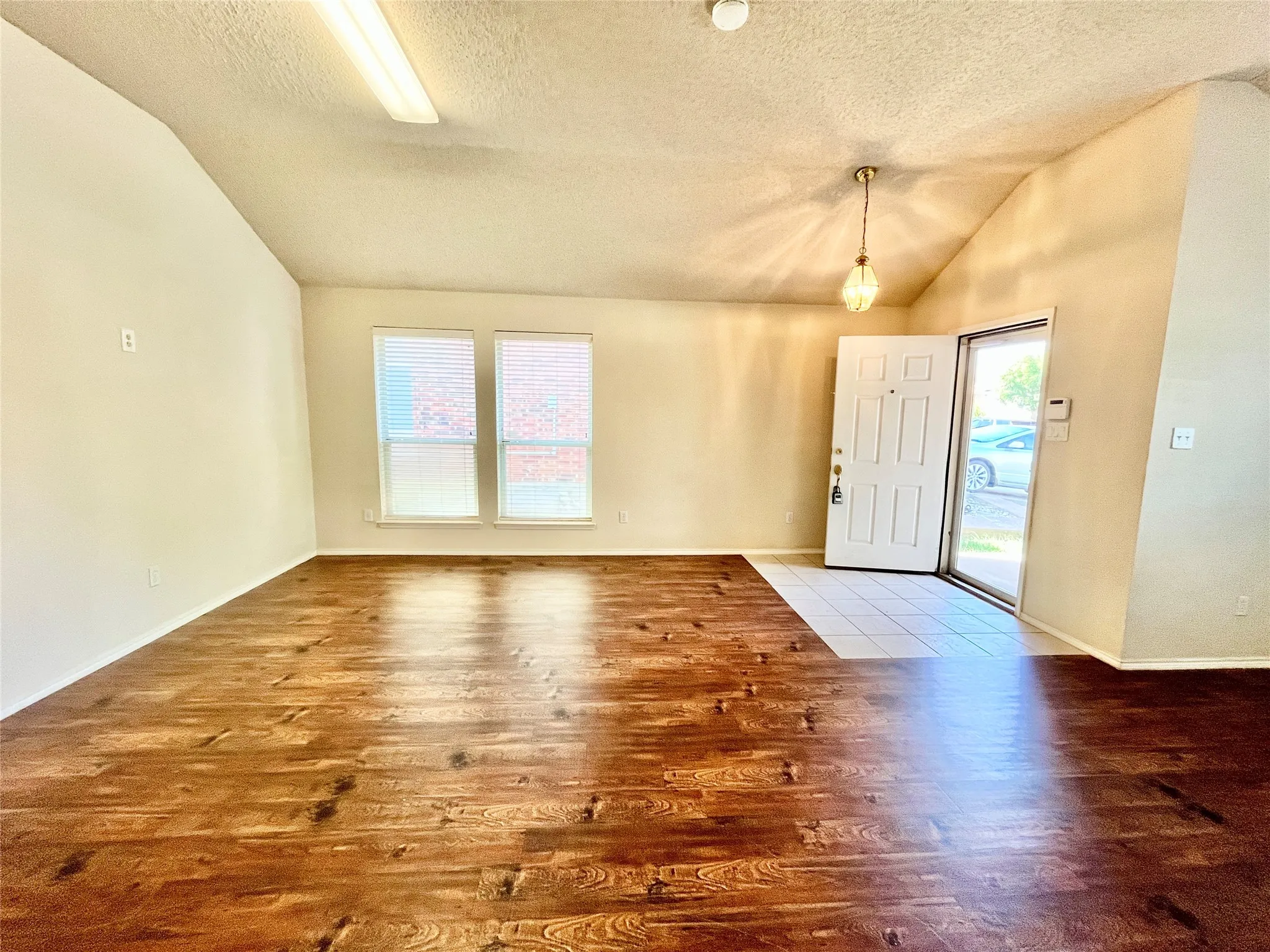Single Family Residence For Rent in Tarrant County , 8055 Raleigh Drive, Fort Worth, Texas 76123, 3 Bedroom, 2 Bathroom, 2 Garage spaces, 1,979 Sqft, built in 2002, mls#21320484, Real Estate Agent in Fort Worth, Homes For Rent in Tarrant county, Homes For Rent in Fort Worth, Realtor in Fort Worth Texas, Real Estate Brokerage Independent Realty Texas, Luminita Cordes Realtor