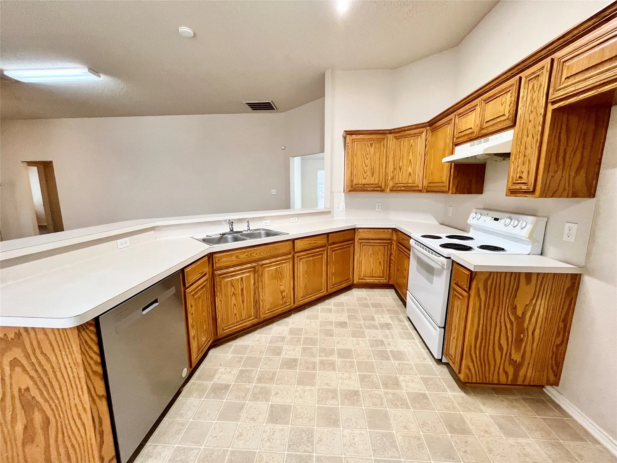 Single Family Residence For Rent in Tarrant County , 8055 Raleigh Drive, Fort Worth, Texas 76123, 3 Bedroom, 2 Bathroom, 2 Garage spaces, 1,979 Sqft, built in 2002, mls#21320484, Real Estate Agent in Fort Worth, Homes For Rent in Tarrant county, Homes For Rent in Fort Worth, Realtor in Fort Worth Texas, Real Estate Brokerage Independent Realty Texas, Luminita Cordes Realtor