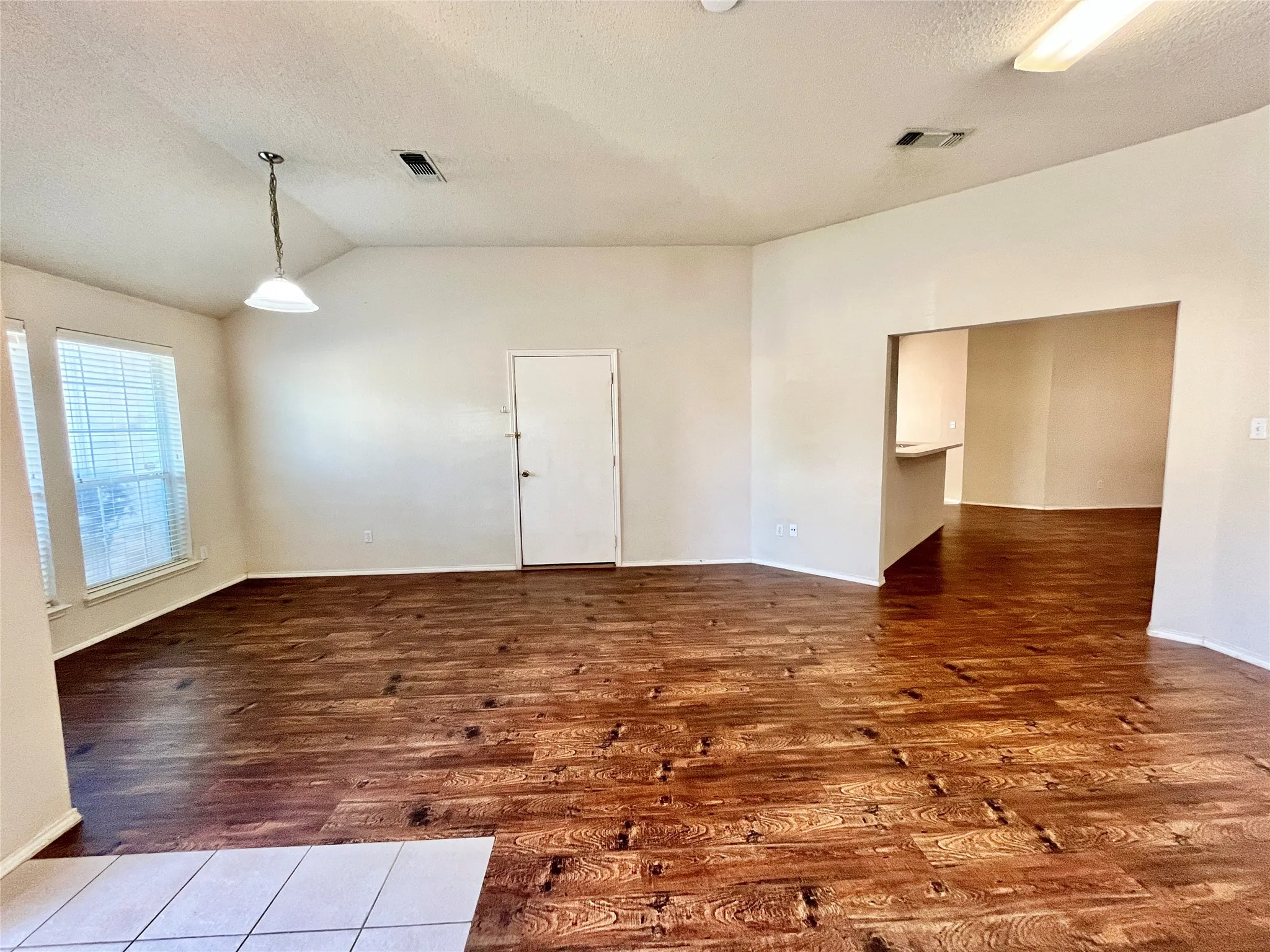 Single Family Residence For Rent in Tarrant County , 8055 Raleigh Drive, Fort Worth, Texas 76123, 3 Bedroom, 2 Bathroom, 2 Garage spaces, 1,979 Sqft, built in 2002, mls#21320484, Real Estate Agent in Fort Worth, Homes For Rent in Tarrant county, Homes For Rent in Fort Worth, Realtor in Fort Worth Texas, Real Estate Brokerage Independent Realty Texas, Luminita Cordes Realtor