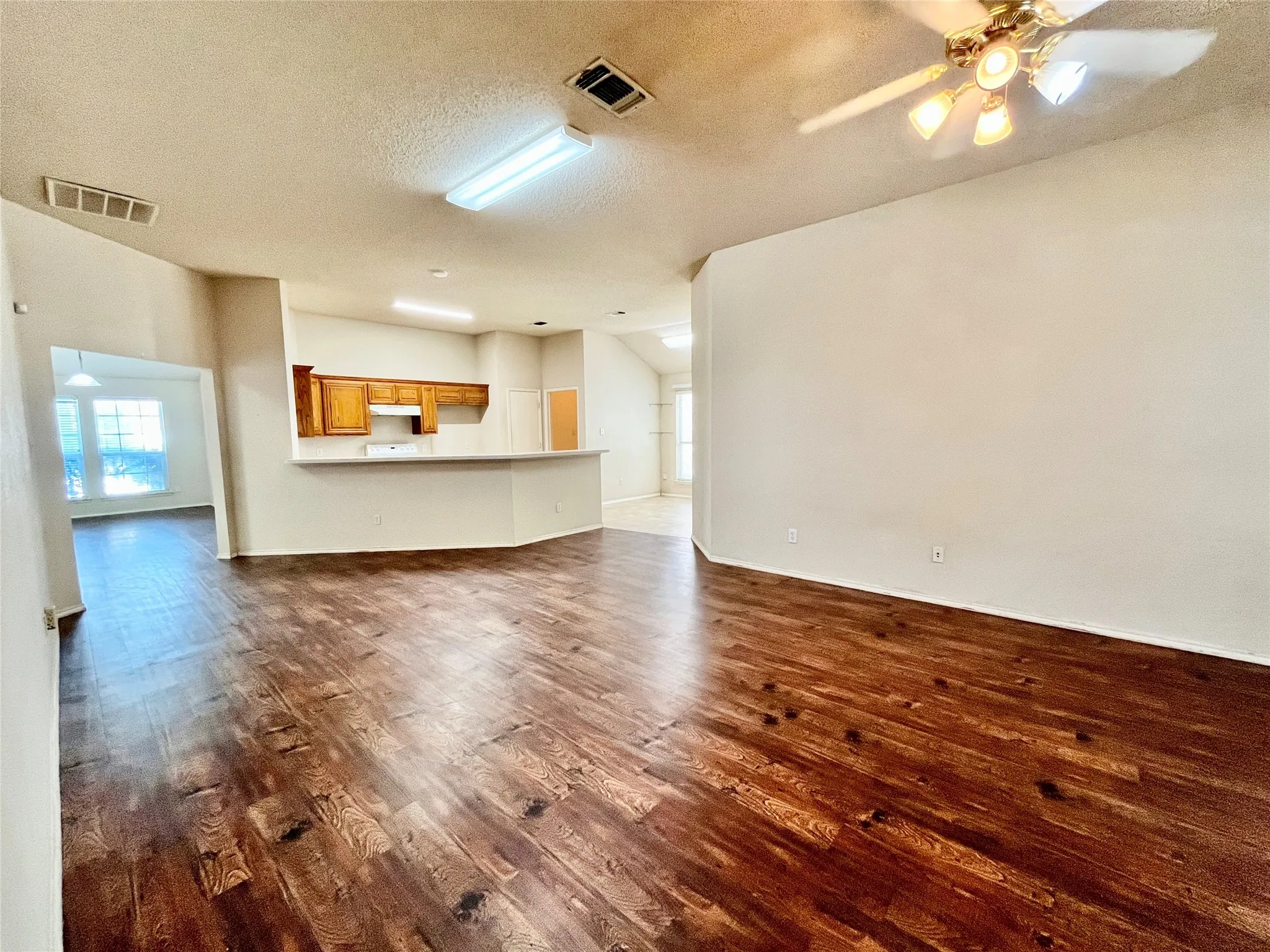 Single Family Residence For Rent in Tarrant County , 8055 Raleigh Drive, Fort Worth, Texas 76123, 3 Bedroom, 2 Bathroom, 2 Garage spaces, 1,979 Sqft, built in 2002, mls#21320484, Real Estate Agent in Fort Worth, Homes For Rent in Tarrant county, Homes For Rent in Fort Worth, Realtor in Fort Worth Texas, Real Estate Brokerage Independent Realty Texas, Luminita Cordes Realtor