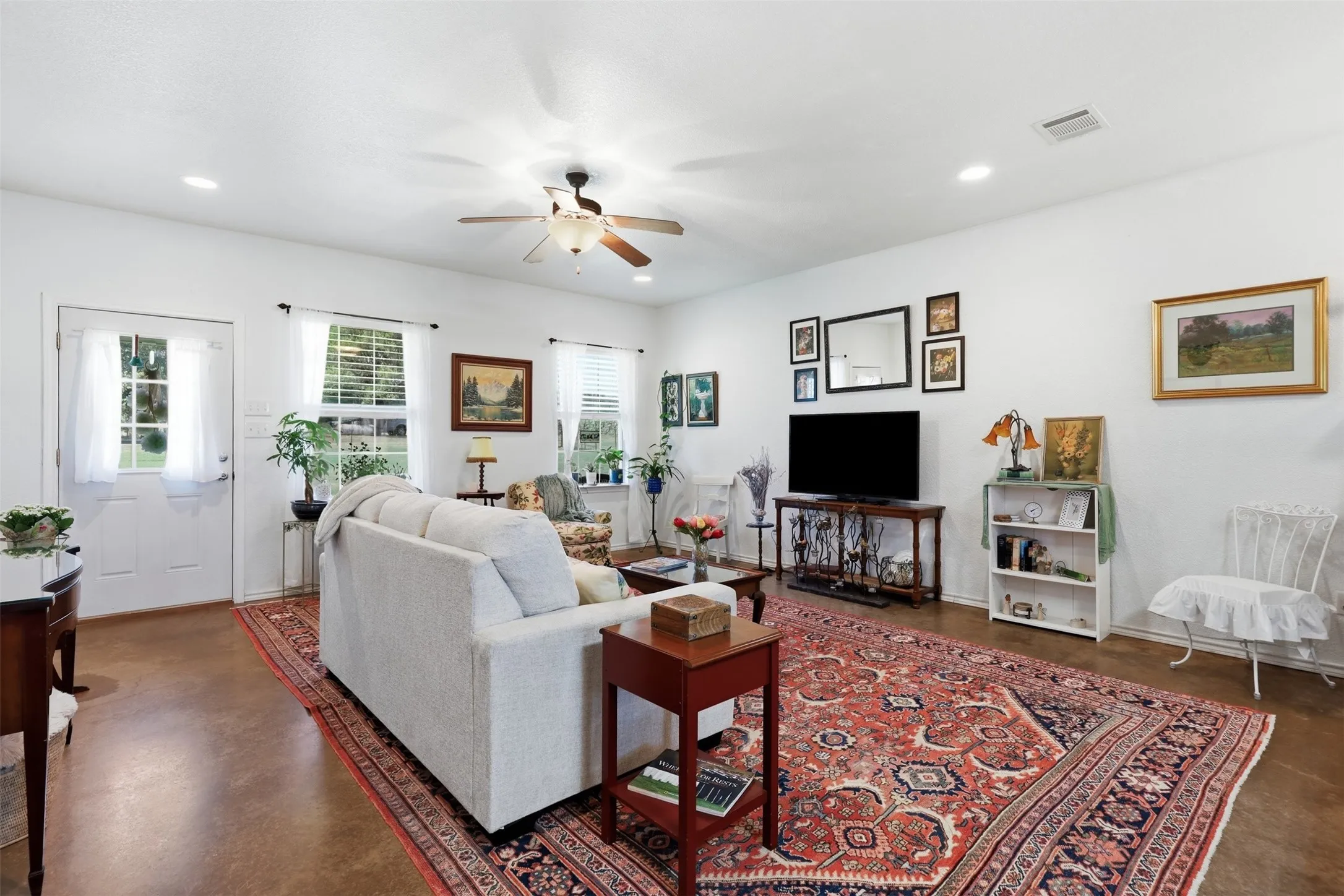 Single Family Residence For Sale in Parker County , 5770 W Highway 199, Springtown, Texas 76082, 2 Bedroom, 2 Bathroom, Garage spaces, 1,420 Sqft, built in 2010, mls#21312584, Real Estate Agent in Springtown, Homes For Sale in Parker county, Homes For Sale in Springtown, Realtor in Springtown Texas, Real Estate Brokerage Independent Realty Texas, Luminita Cordes Realtor