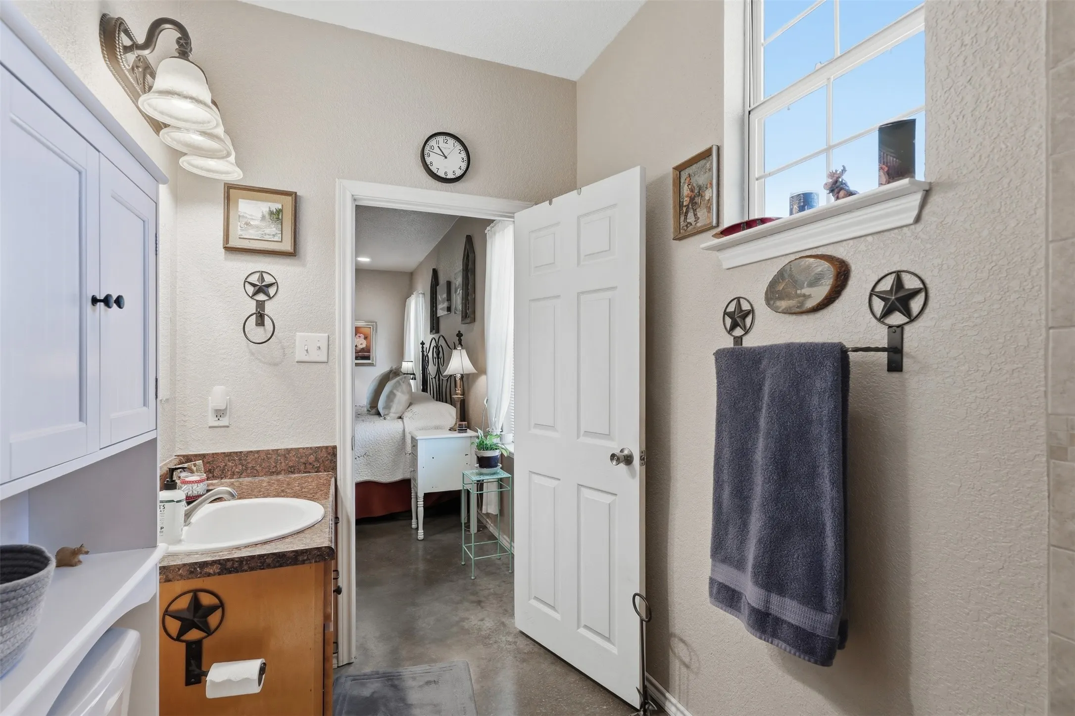 Single Family Residence For Sale in Parker County , 5770 W Highway 199, Springtown, Texas 76082, 2 Bedroom, 2 Bathroom, Garage spaces, 1,420 Sqft, built in 2010, mls#21312584, Real Estate Agent in Springtown, Homes For Sale in Parker county, Homes For Sale in Springtown, Realtor in Springtown Texas, Real Estate Brokerage Independent Realty Texas, Luminita Cordes Realtor