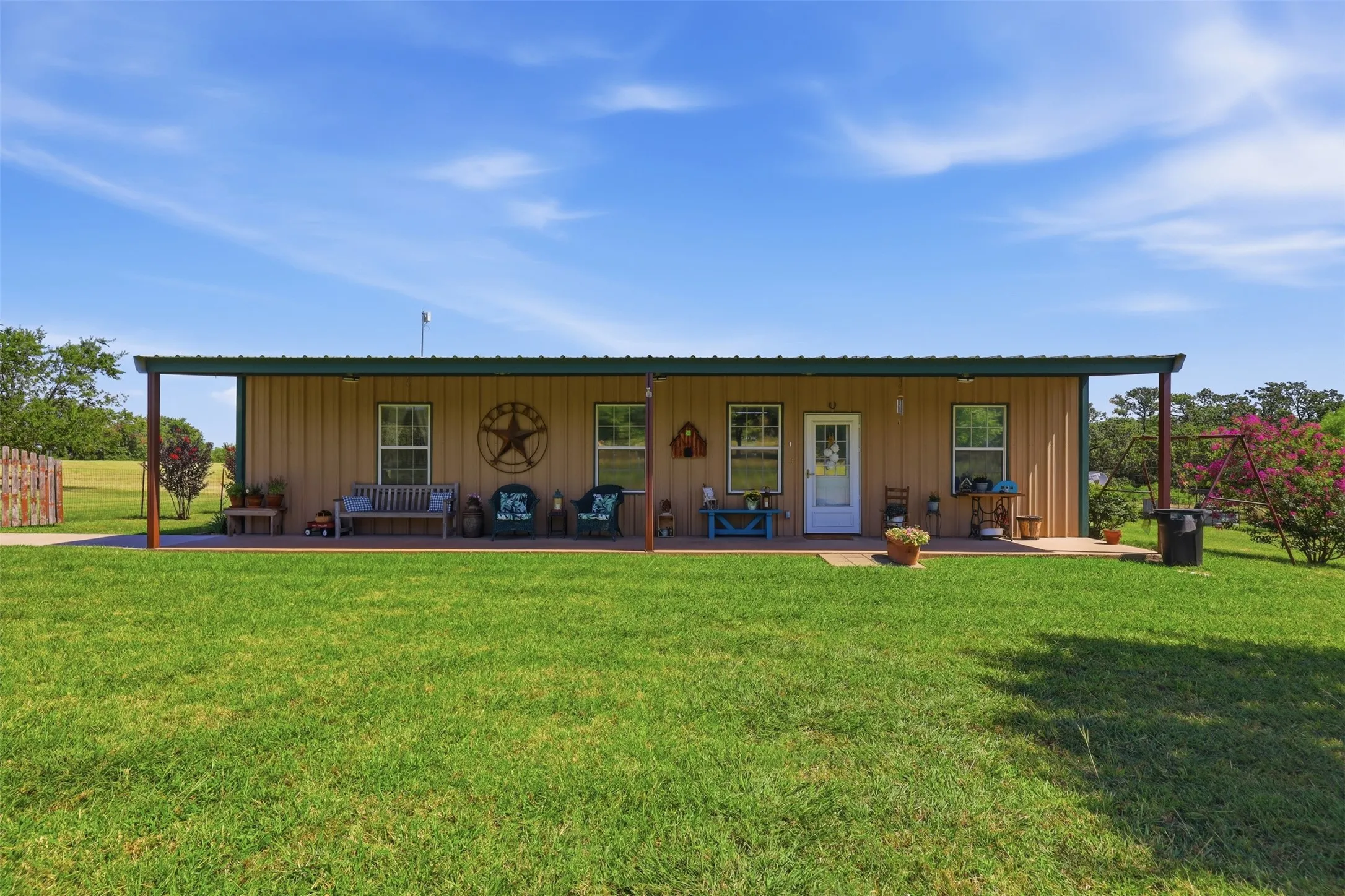 Single Family Residence For Sale in Parker County , 5770 W Highway 199, Springtown, Texas 76082, 2 Bedroom, 2 Bathroom, Garage spaces, 1,420 Sqft, built in 2010, mls#21312584, Real Estate Agent in Springtown, Homes For Sale in Parker county, Homes For Sale in Springtown, Realtor in Springtown Texas, Real Estate Brokerage Independent Realty Texas, Luminita Cordes Realtor