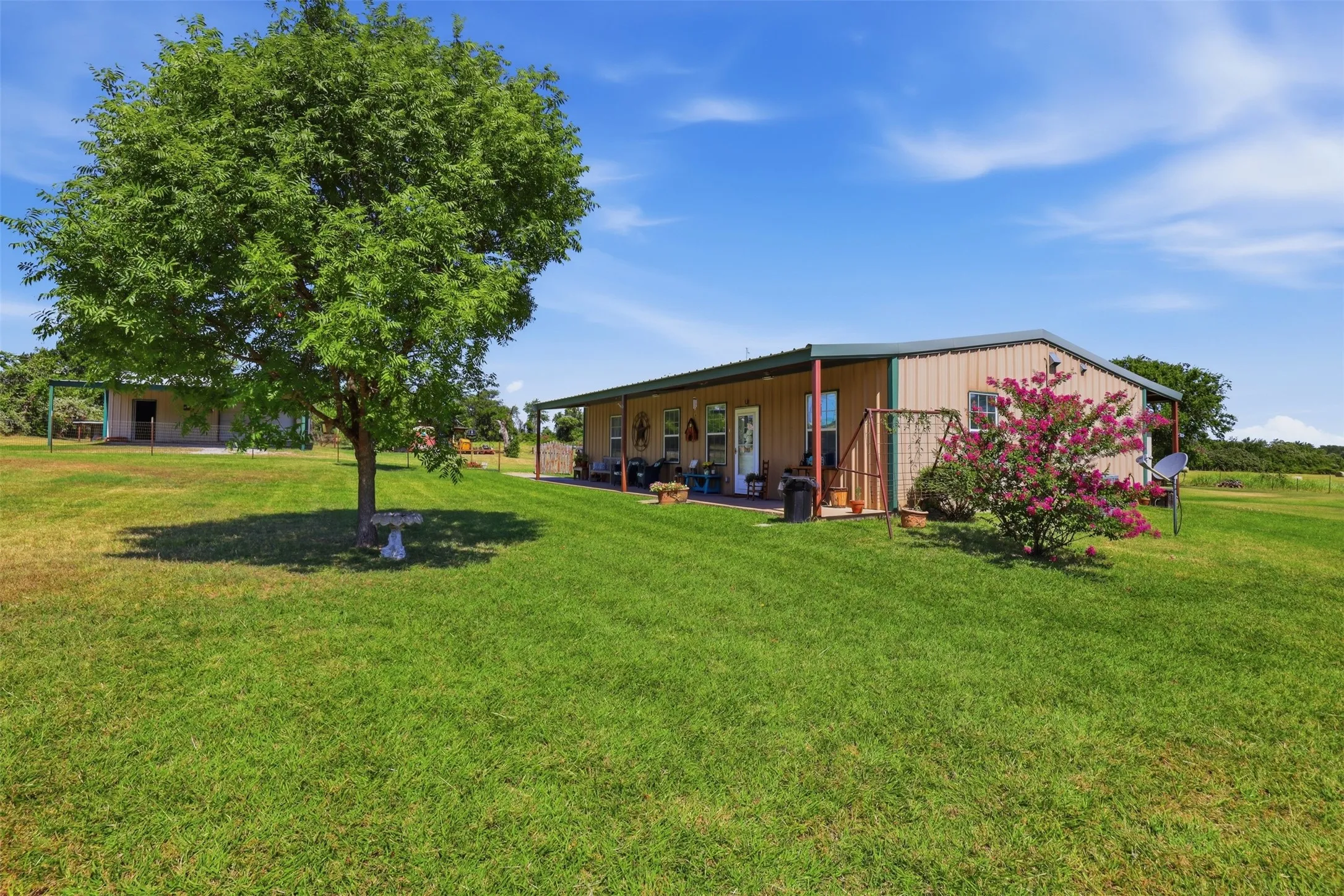 Single Family Residence For Sale in Parker County , 5770 W Highway 199, Springtown, Texas 76082, 2 Bedroom, 2 Bathroom, Garage spaces, 1,420 Sqft, built in 2010, mls#21312584, Real Estate Agent in Springtown, Homes For Sale in Parker county, Homes For Sale in Springtown, Realtor in Springtown Texas, Real Estate Brokerage Independent Realty Texas, Luminita Cordes Realtor