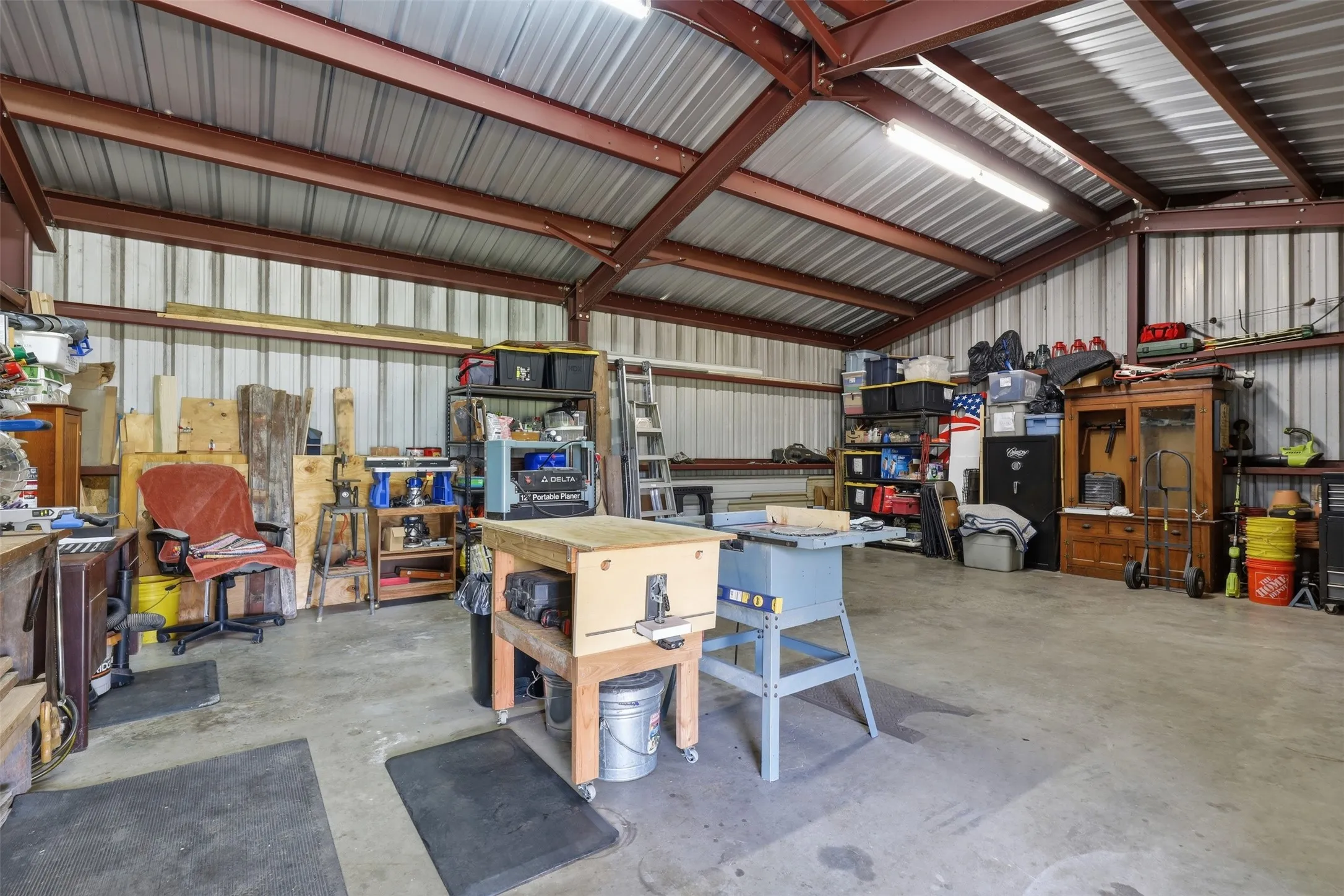 Single Family Residence For Sale in Parker County , 5770 W Highway 199, Springtown, Texas 76082, 2 Bedroom, 2 Bathroom, Garage spaces, 1,420 Sqft, built in 2010, mls#21312584, Real Estate Agent in Springtown, Homes For Sale in Parker county, Homes For Sale in Springtown, Realtor in Springtown Texas, Real Estate Brokerage Independent Realty Texas, Luminita Cordes Realtor