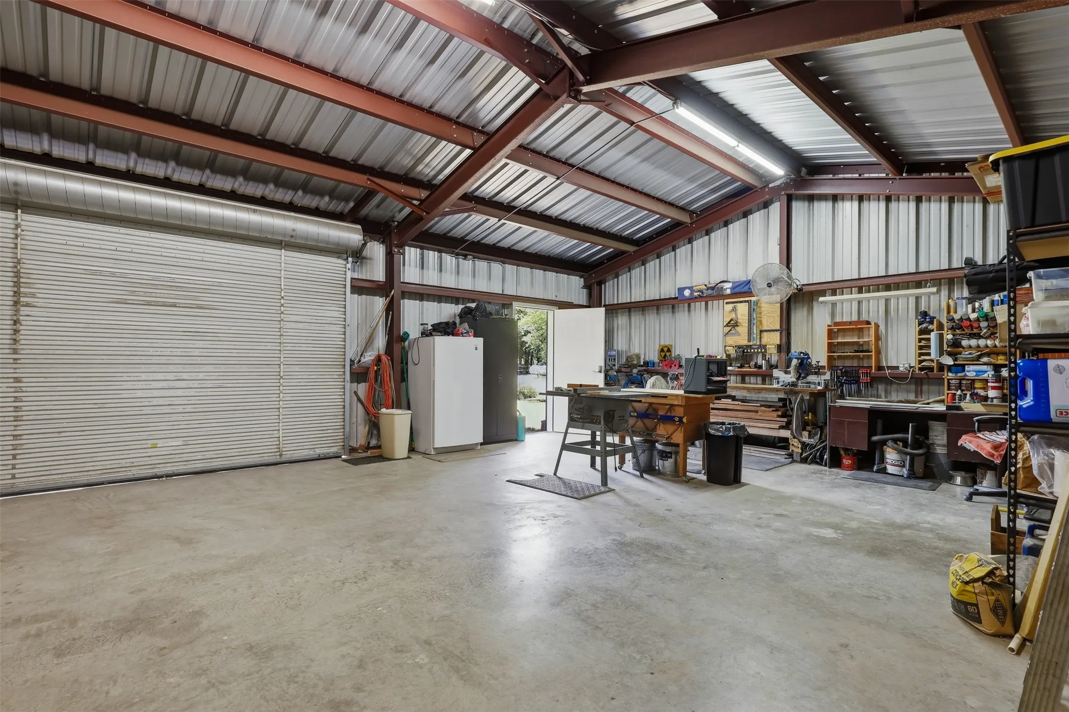Single Family Residence For Sale in Parker County , 5770 W Highway 199, Springtown, Texas 76082, 2 Bedroom, 2 Bathroom, Garage spaces, 1,420 Sqft, built in 2010, mls#21312584, Real Estate Agent in Springtown, Homes For Sale in Parker county, Homes For Sale in Springtown, Realtor in Springtown Texas, Real Estate Brokerage Independent Realty Texas, Luminita Cordes Realtor