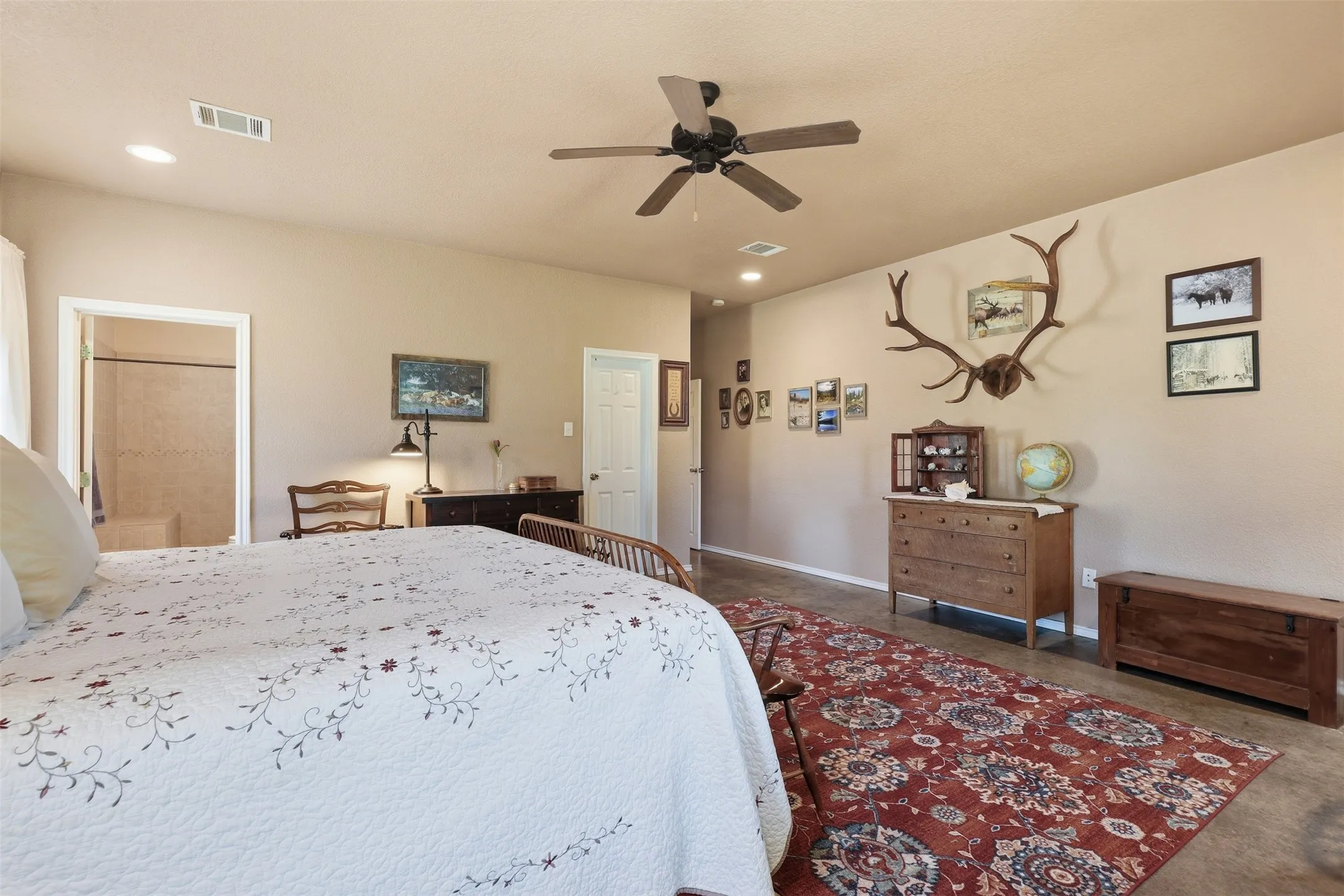 Single Family Residence For Sale in Parker County , 5770 W Highway 199, Springtown, Texas 76082, 2 Bedroom, 2 Bathroom, Garage spaces, 1,420 Sqft, built in 2010, mls#21312584, Real Estate Agent in Springtown, Homes For Sale in Parker county, Homes For Sale in Springtown, Realtor in Springtown Texas, Real Estate Brokerage Independent Realty Texas, Luminita Cordes Realtor