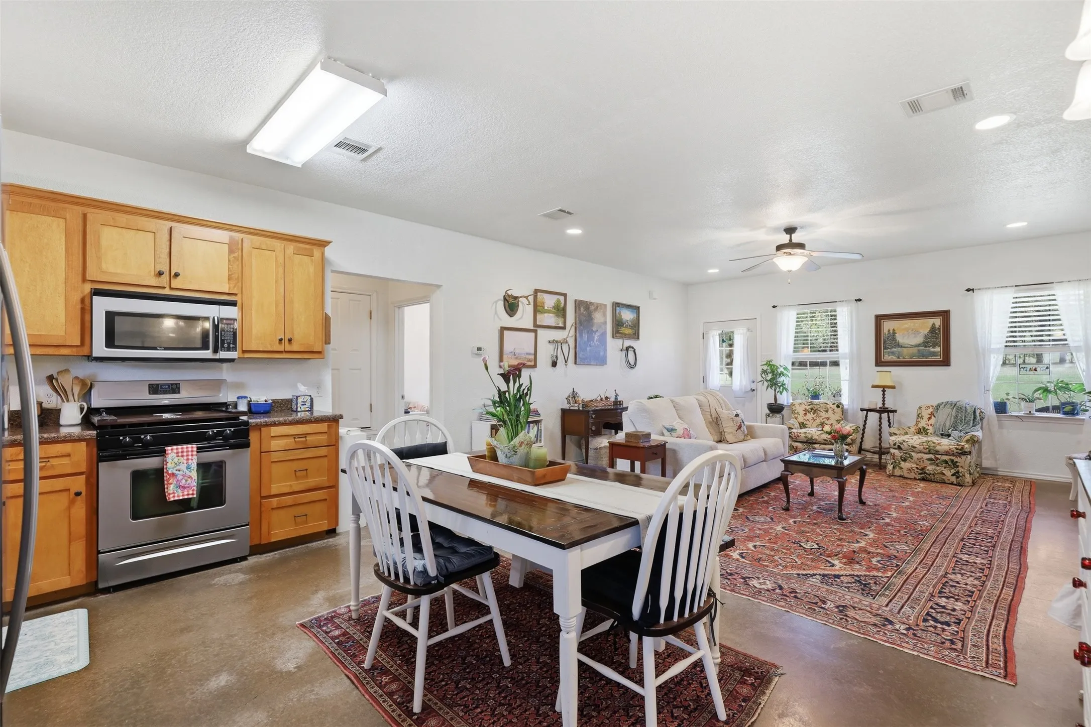Single Family Residence For Sale in Parker County , 5770 W Highway 199, Springtown, Texas 76082, 2 Bedroom, 2 Bathroom, Garage spaces, 1,420 Sqft, built in 2010, mls#21312584, Real Estate Agent in Springtown, Homes For Sale in Parker county, Homes For Sale in Springtown, Realtor in Springtown Texas, Real Estate Brokerage Independent Realty Texas, Luminita Cordes Realtor
