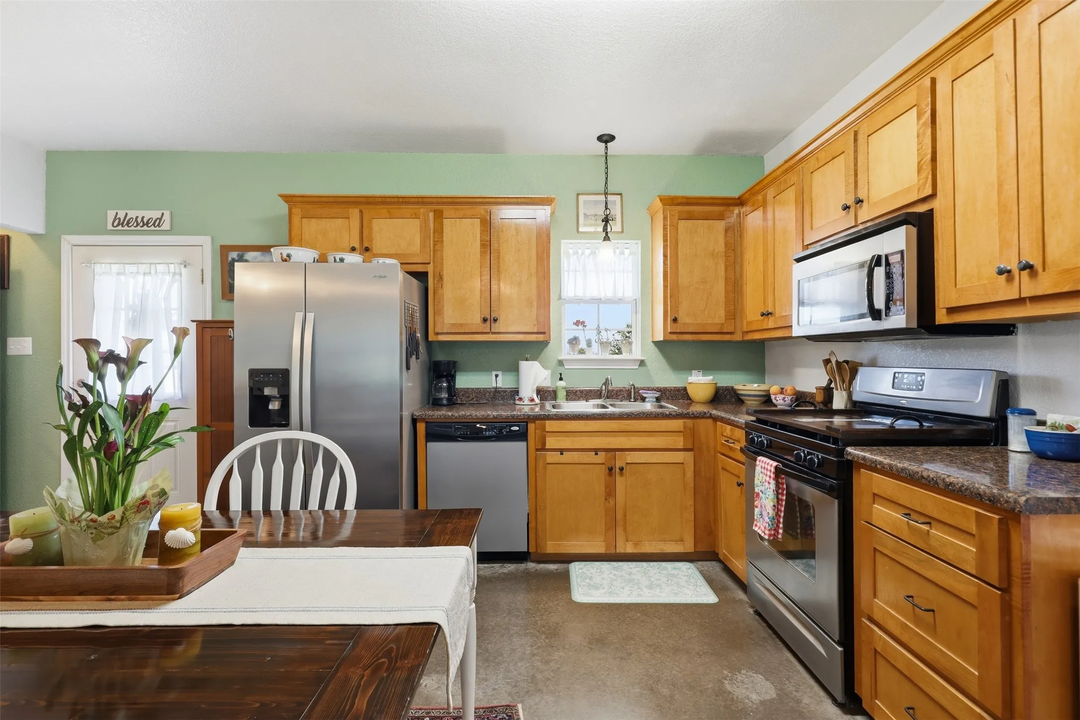 Single Family Residence For Sale in Parker County , 5770 W Highway 199, Springtown, Texas 76082, 2 Bedroom, 2 Bathroom, Garage spaces, 1,420 Sqft, built in 2010, mls#21312584, Real Estate Agent in Springtown, Homes For Sale in Parker county, Homes For Sale in Springtown, Realtor in Springtown Texas, Real Estate Brokerage Independent Realty Texas, Luminita Cordes Realtor