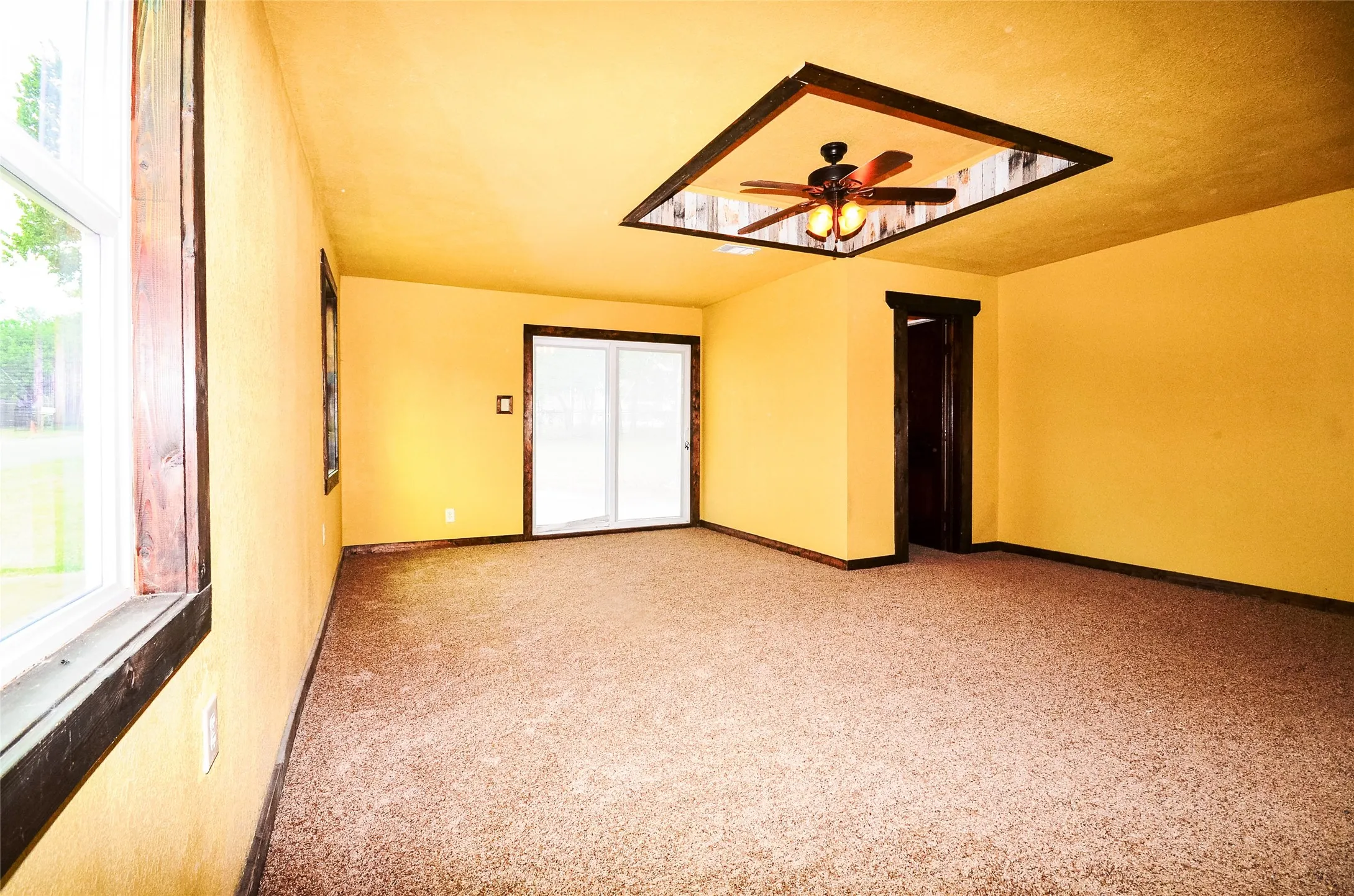 Single Family Residence For Rent in Grayson County , 1421 N Cleveland Avenue, Sherman, Texas 75090, 3 Bedroom, 2 Bathroom, Garage spaces, 1,750 Sqft, built in 1945, mls#21323383, Real Estate Agent in Sherman, Homes For Rent in Grayson county, Homes For Rent in Sherman, Realtor in Sherman Texas, Real Estate Brokerage Independent Realty Texas, Luminita Cordes Realtor
