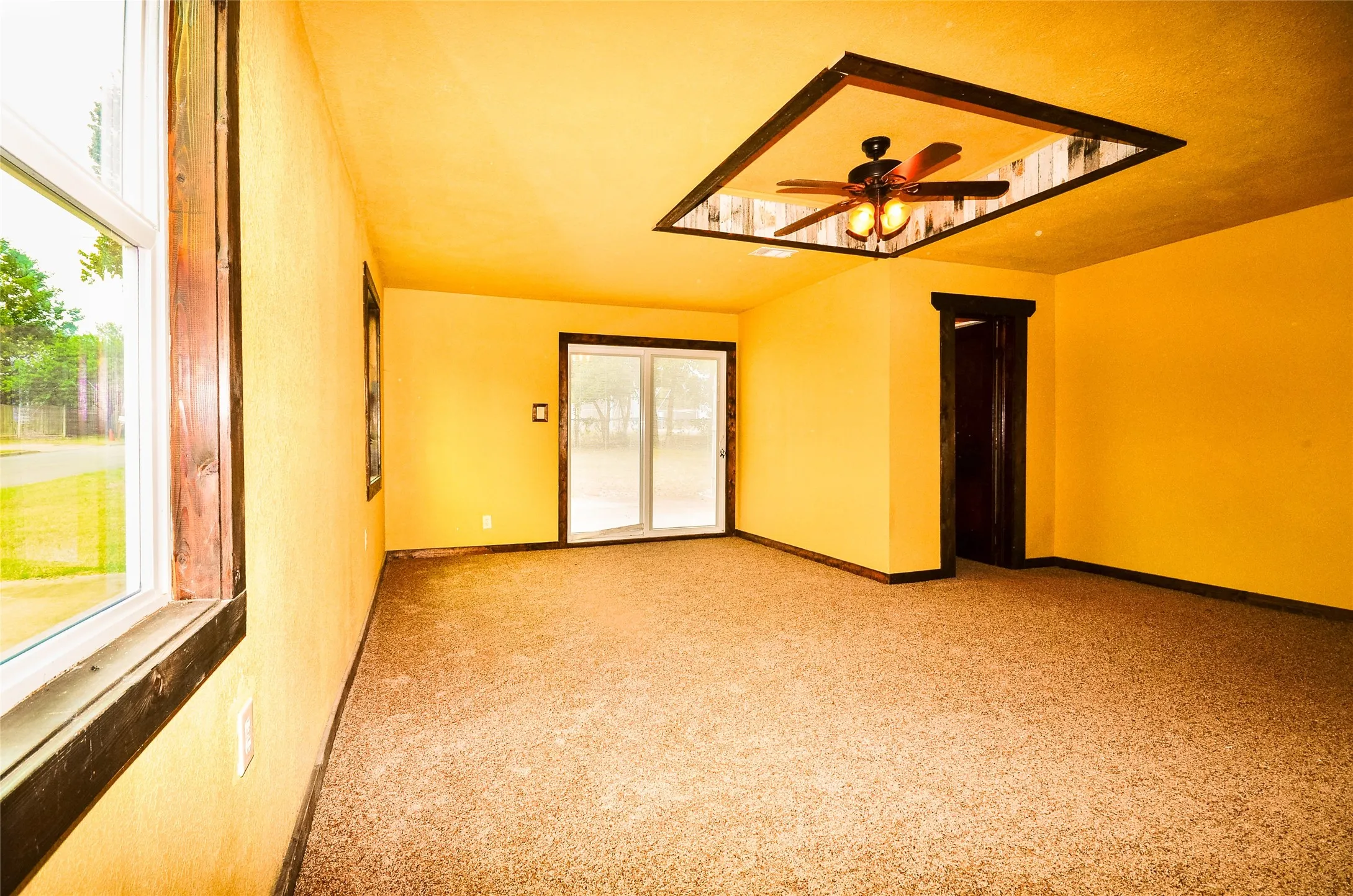Single Family Residence For Rent in Grayson County , 1421 N Cleveland Avenue, Sherman, Texas 75090, 3 Bedroom, 2 Bathroom, Garage spaces, 1,750 Sqft, built in 1945, mls#21323383, Real Estate Agent in Sherman, Homes For Rent in Grayson county, Homes For Rent in Sherman, Realtor in Sherman Texas, Real Estate Brokerage Independent Realty Texas, Luminita Cordes Realtor