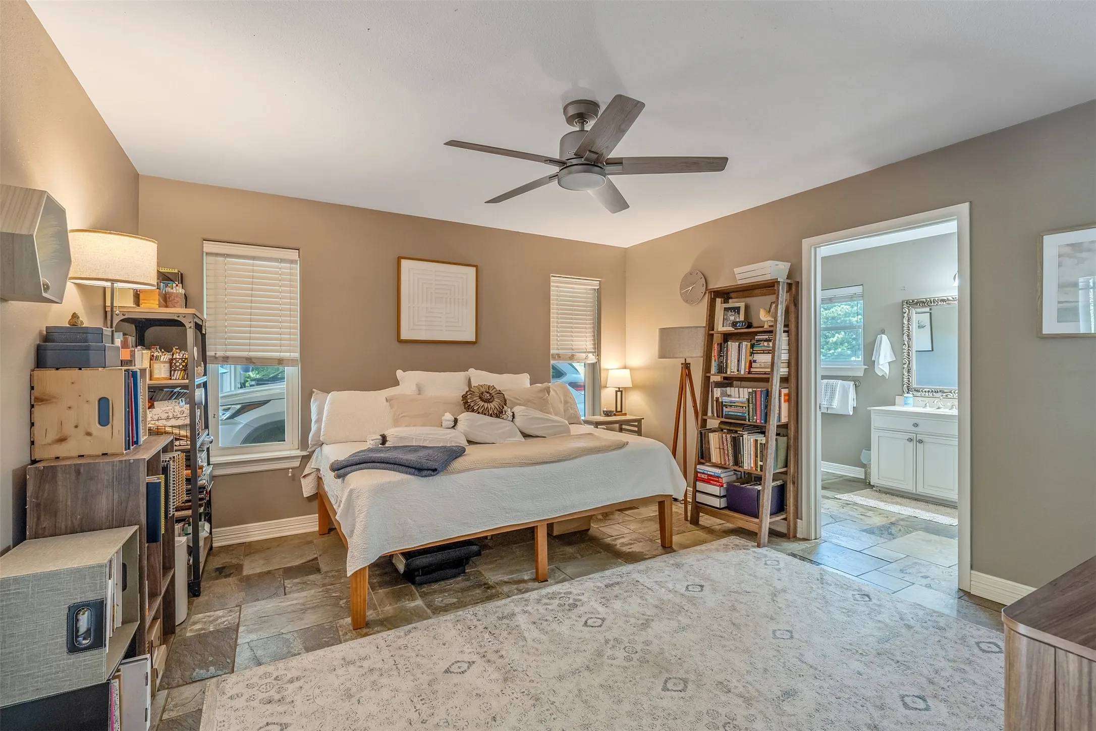 Single Family Residence For Sale in Gregg County , 377 Utzman Road, Kilgore, Texas 75662, 4 Bedroom, 4 Bathroom, 3 Garage spaces, 2,538 Sqft, built in 2002, Price $819,000, mls#21323419, Real Estate Agent in Kilgore, Homes For Sale in Gregg county, Homes For Sale in Kilgore, Realtor in Kilgore Texas, Real Estate Brokerage Independent Realty Texas, Luminita Cordes Realtor