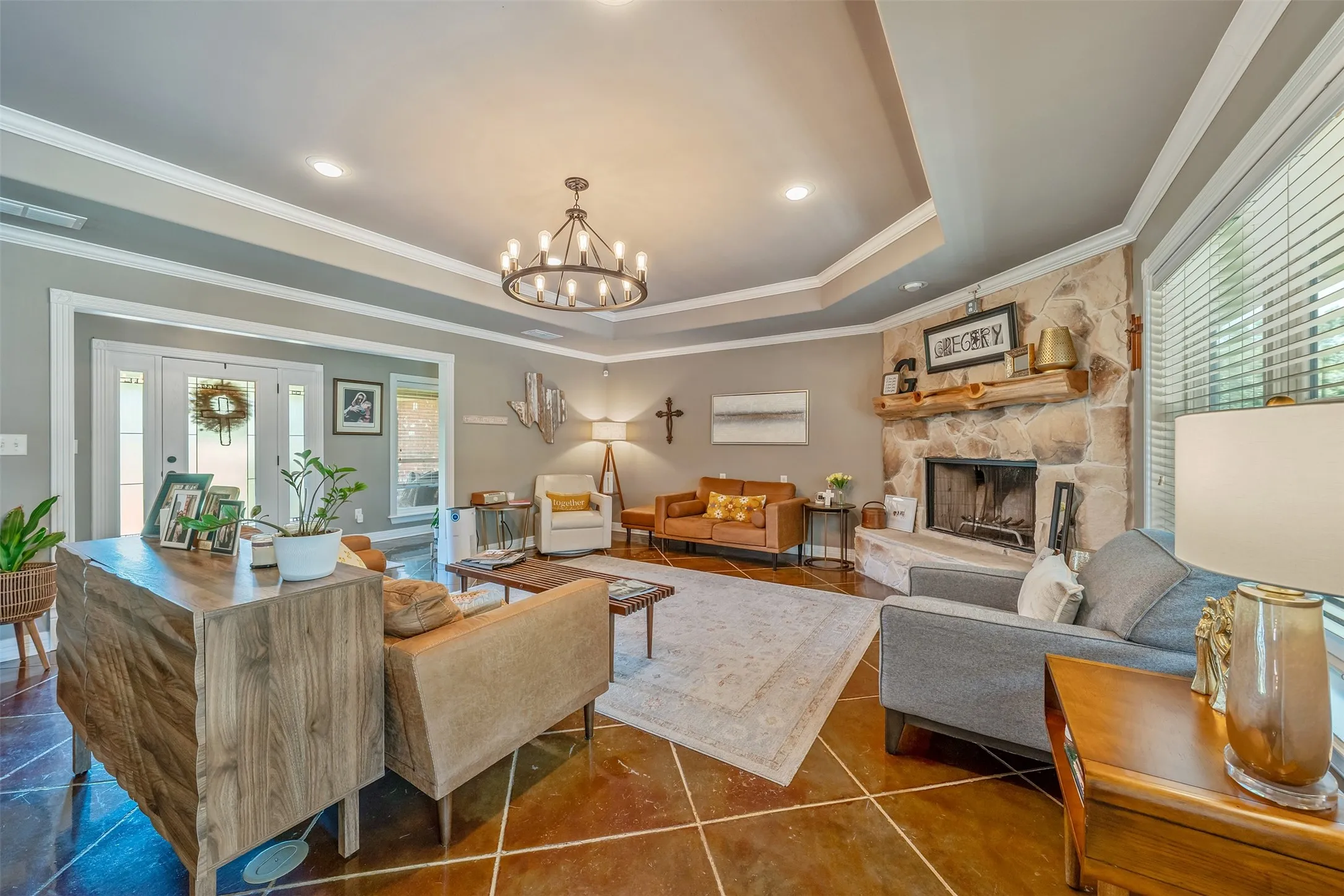 Single Family Residence For Sale in Gregg County , 377 Utzman Road, Kilgore, Texas 75662, 4 Bedroom, 4 Bathroom, 3 Garage spaces, 2,538 Sqft, built in 2002, Price $819,000, mls#21323419, Real Estate Agent in Kilgore, Homes For Sale in Gregg county, Homes For Sale in Kilgore, Realtor in Kilgore Texas, Real Estate Brokerage Independent Realty Texas, Luminita Cordes Realtor