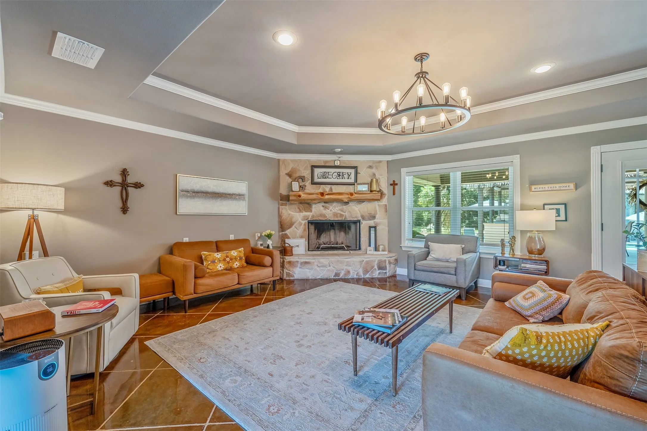 Single Family Residence For Sale in Gregg County , 377 Utzman Road, Kilgore, Texas 75662, 4 Bedroom, 4 Bathroom, 3 Garage spaces, 2,538 Sqft, built in 2002, Price $819,000, mls#21323419, Real Estate Agent in Kilgore, Homes For Sale in Gregg county, Homes For Sale in Kilgore, Realtor in Kilgore Texas, Real Estate Brokerage Independent Realty Texas, Luminita Cordes Realtor