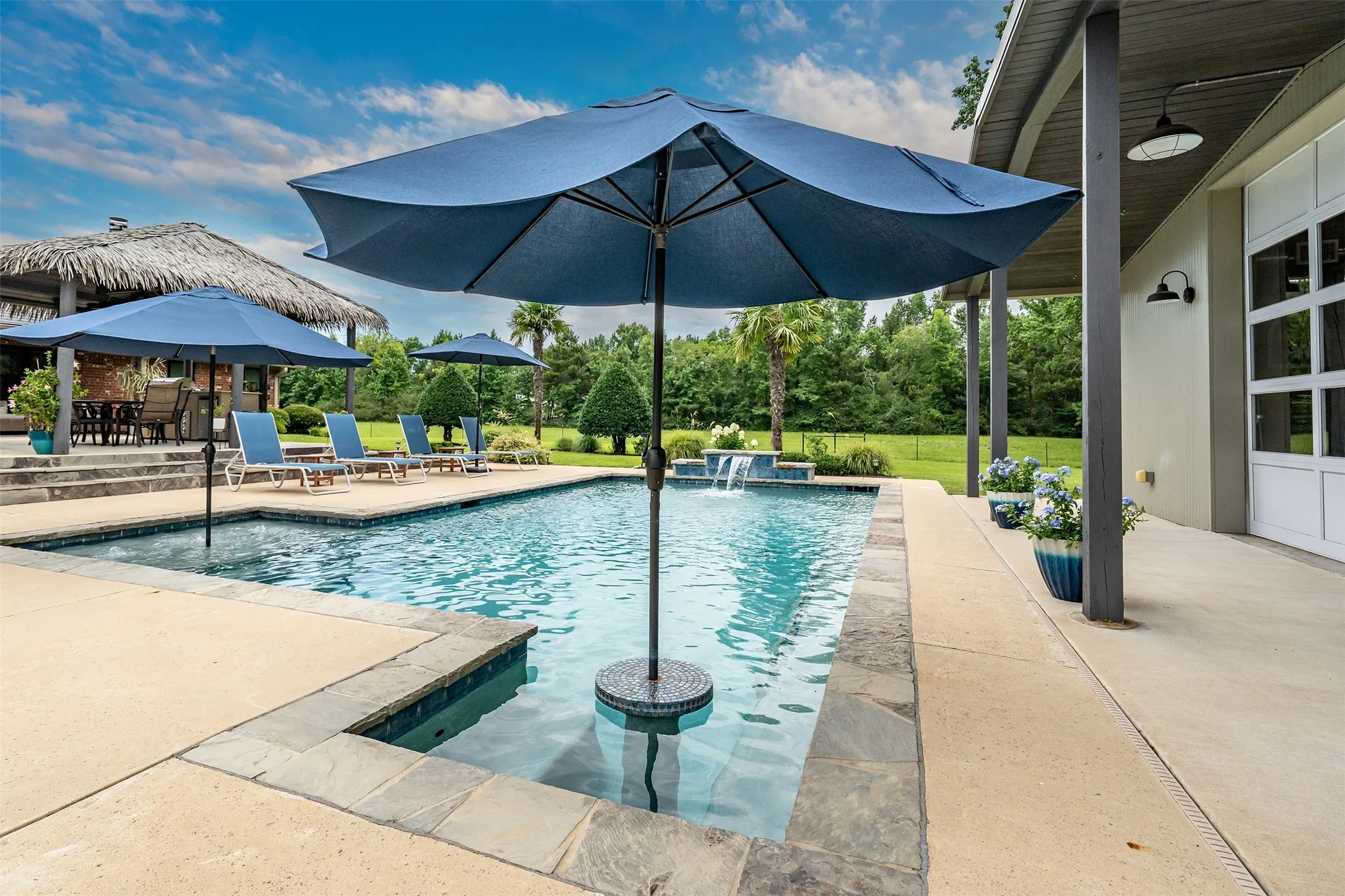 Single Family Residence For Sale in Gregg County , 377 Utzman Road, Kilgore, Texas 75662, 4 Bedroom, 4 Bathroom, 3 Garage spaces, 2,538 Sqft, built in 2002, Price $819,000, mls#21323419, Real Estate Agent in Kilgore, Homes For Sale in Gregg county, Homes For Sale in Kilgore, Realtor in Kilgore Texas, Real Estate Brokerage Independent Realty Texas, Luminita Cordes Realtor