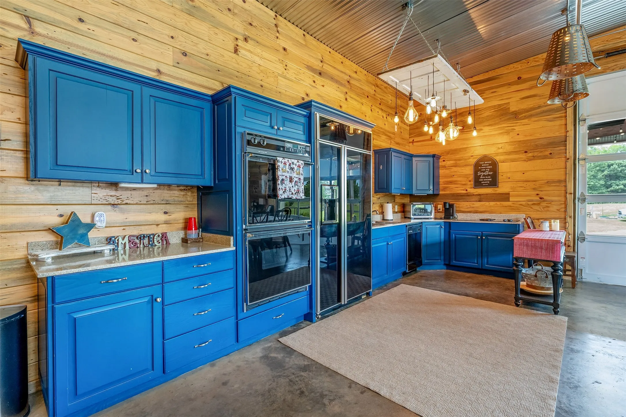 Single Family Residence For Sale in Gregg County , 377 Utzman Road, Kilgore, Texas 75662, 4 Bedroom, 4 Bathroom, 3 Garage spaces, 2,538 Sqft, built in 2002, Price $819,000, mls#21323419, Real Estate Agent in Kilgore, Homes For Sale in Gregg county, Homes For Sale in Kilgore, Realtor in Kilgore Texas, Real Estate Brokerage Independent Realty Texas, Luminita Cordes Realtor