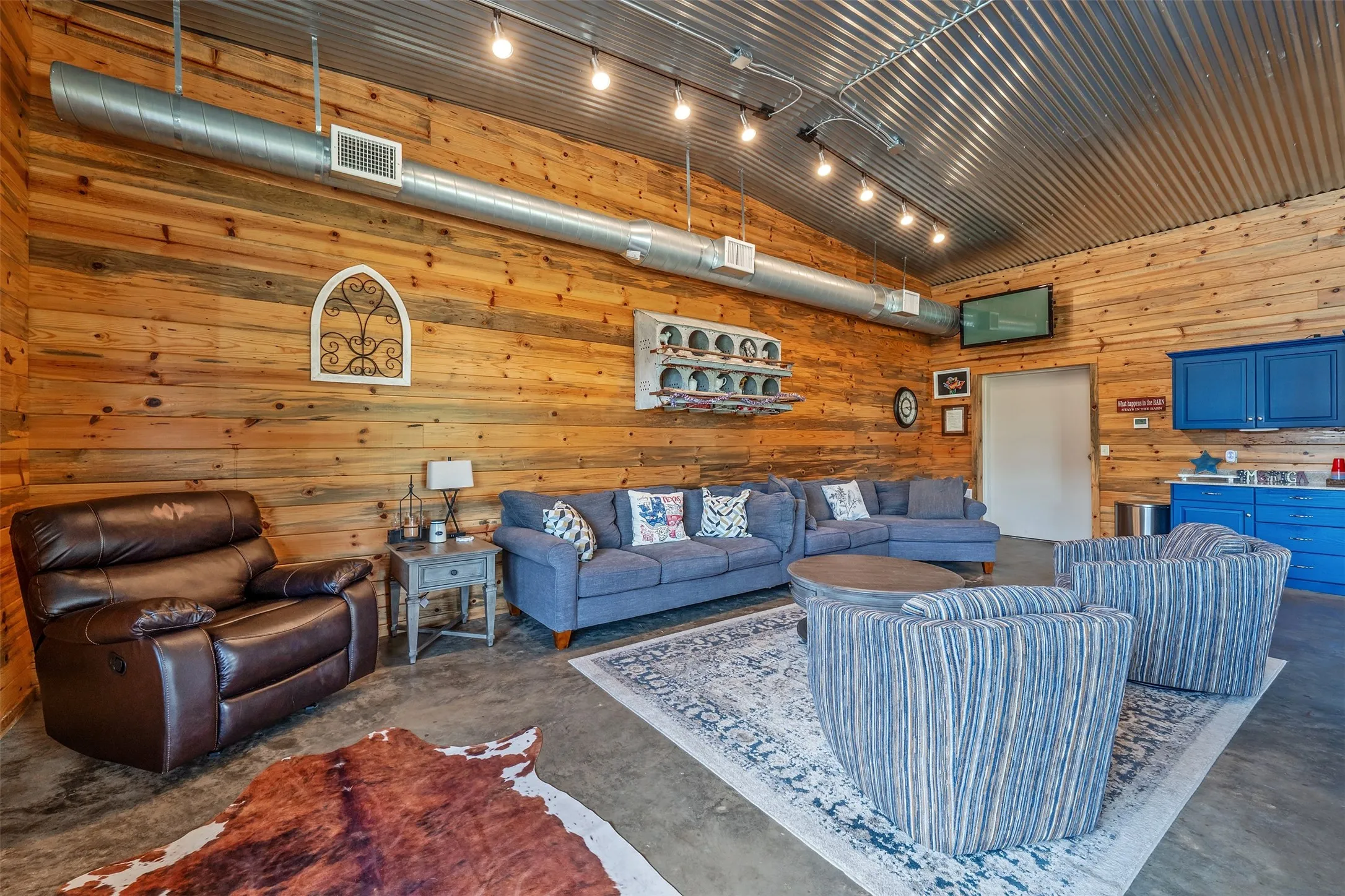 Single Family Residence For Sale in Gregg County , 377 Utzman Road, Kilgore, Texas 75662, 4 Bedroom, 4 Bathroom, 3 Garage spaces, 2,538 Sqft, built in 2002, Price $819,000, mls#21323419, Real Estate Agent in Kilgore, Homes For Sale in Gregg county, Homes For Sale in Kilgore, Realtor in Kilgore Texas, Real Estate Brokerage Independent Realty Texas, Luminita Cordes Realtor