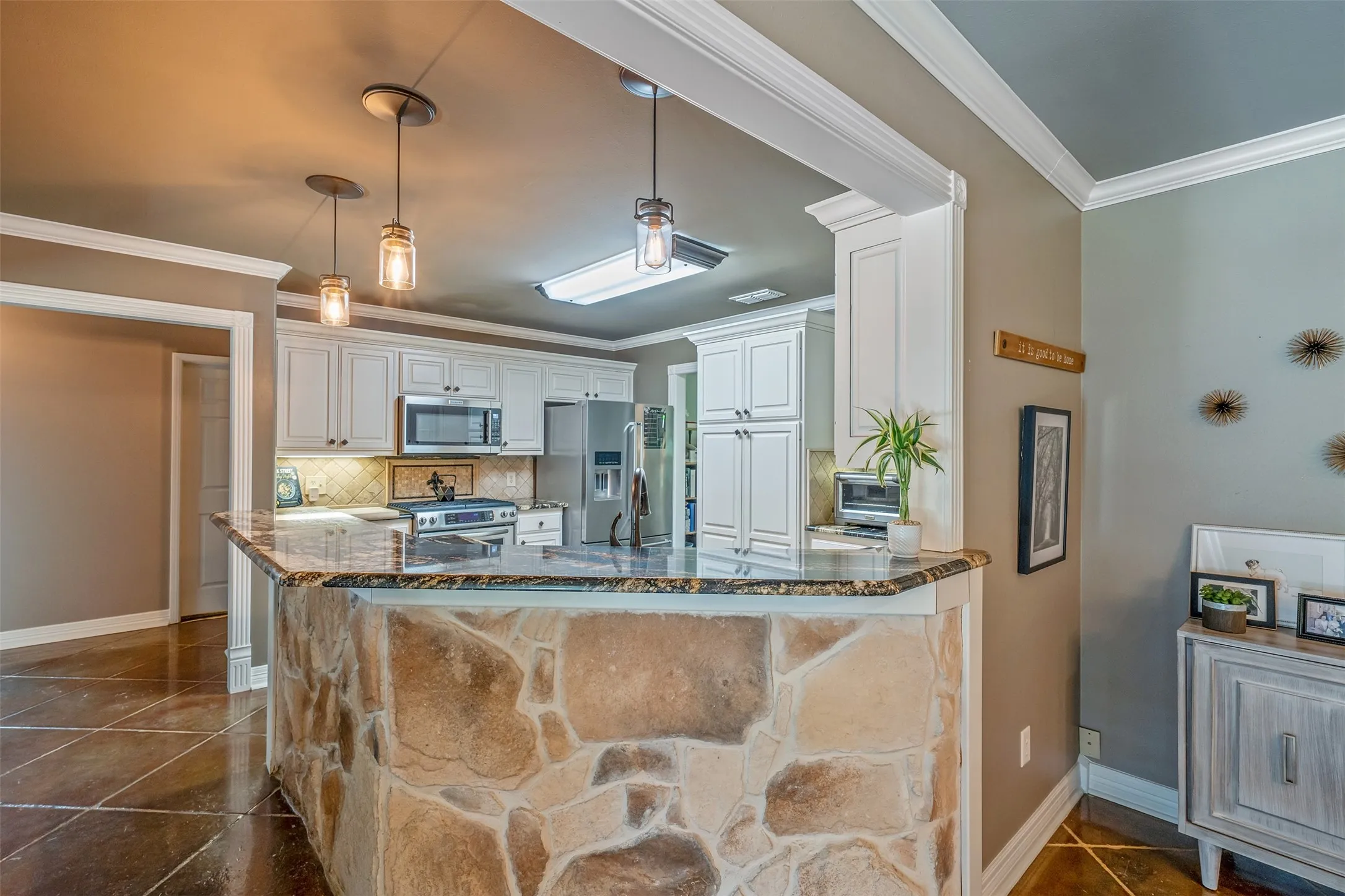 Single Family Residence For Sale in Gregg County , 377 Utzman Road, Kilgore, Texas 75662, 4 Bedroom, 4 Bathroom, 3 Garage spaces, 2,538 Sqft, built in 2002, Price $819,000, mls#21323419, Real Estate Agent in Kilgore, Homes For Sale in Gregg county, Homes For Sale in Kilgore, Realtor in Kilgore Texas, Real Estate Brokerage Independent Realty Texas, Luminita Cordes Realtor