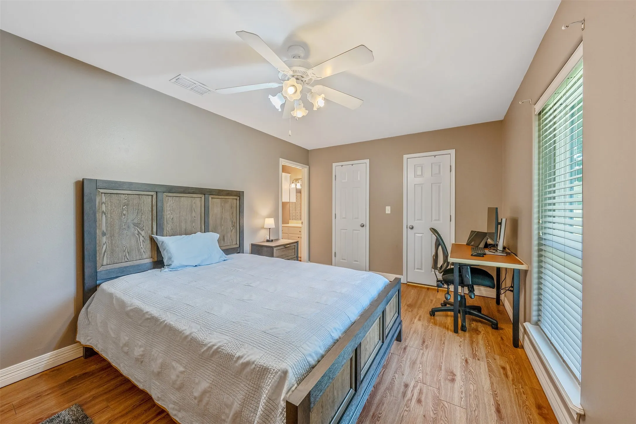 Single Family Residence For Sale in Gregg County , 377 Utzman Road, Kilgore, Texas 75662, 4 Bedroom, 4 Bathroom, 3 Garage spaces, 2,538 Sqft, built in 2002, Price $819,000, mls#21323419, Real Estate Agent in Kilgore, Homes For Sale in Gregg county, Homes For Sale in Kilgore, Realtor in Kilgore Texas, Real Estate Brokerage Independent Realty Texas, Luminita Cordes Realtor