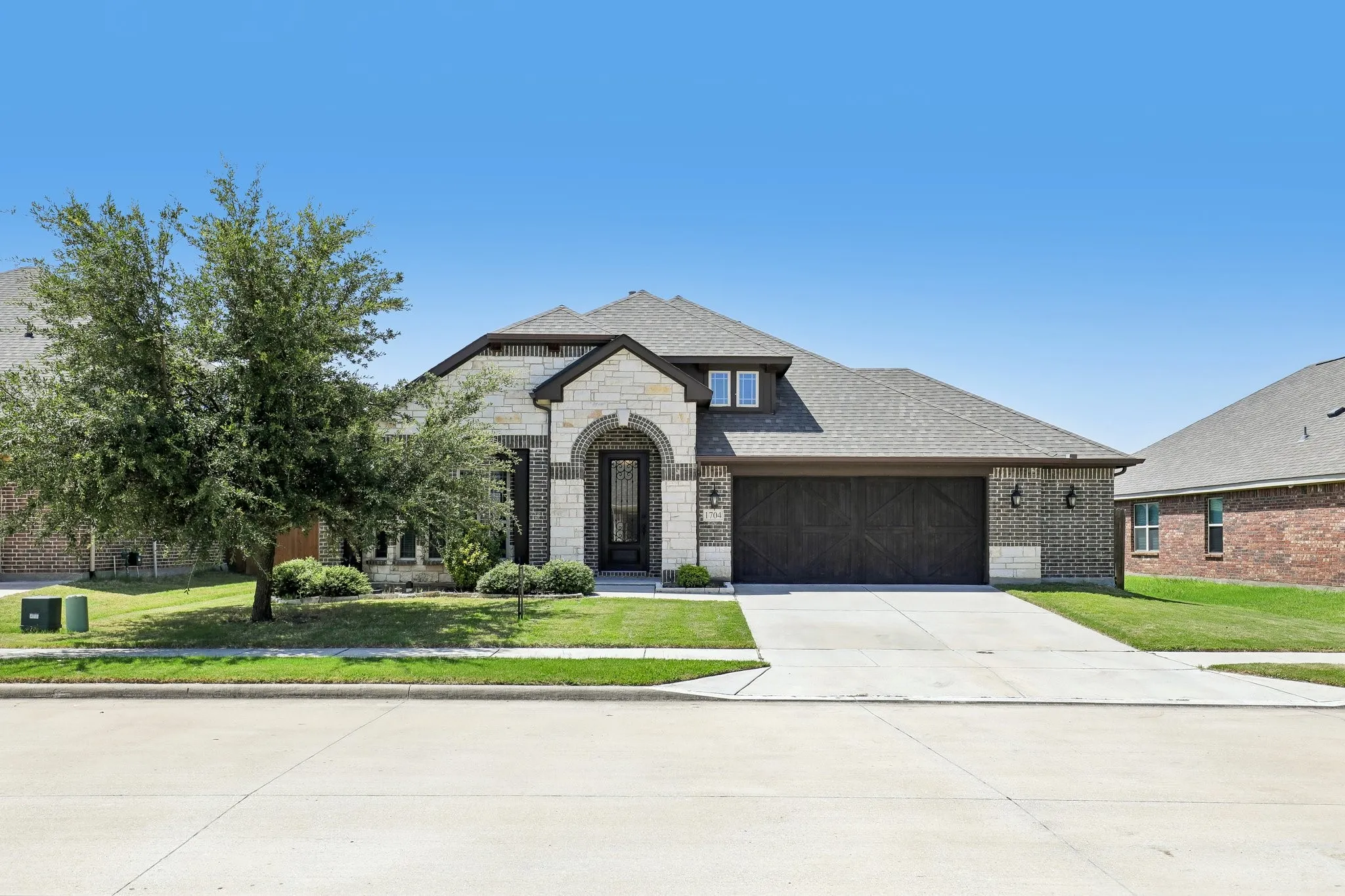 Single Family Residence For Sale in Denton County , 1704 Emma Pearl Lane, Little Elm, Texas 75068, 4 Bedroom, 2 Bathroom, 2 Garage spaces, 2,228 Sqft, built in 2018, mls#21323336, Real Estate Agent in Little Elm, Homes For Sale in Denton county, Homes For Sale in Little Elm, Realtor in Little Elm Texas, Real Estate Brokerage Independent Realty Texas, Luminita Cordes Realtor