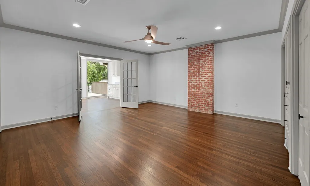 Single Family Residence For Sale in Mc Lennan County , 2825 Lake Air Drive, Waco, Texas 76710, 3 Bedroom, 4 Bathroom, 3 Garage spaces, 5,153 Sqft, built in 1957, mls#21319994, Real Estate Agent in Waco, Homes For Sale in Mc Lennan county, Homes For Sale in Waco, Realtor in Waco Texas, Real Estate Brokerage Independent Realty Texas, Luminita Cordes Realtor