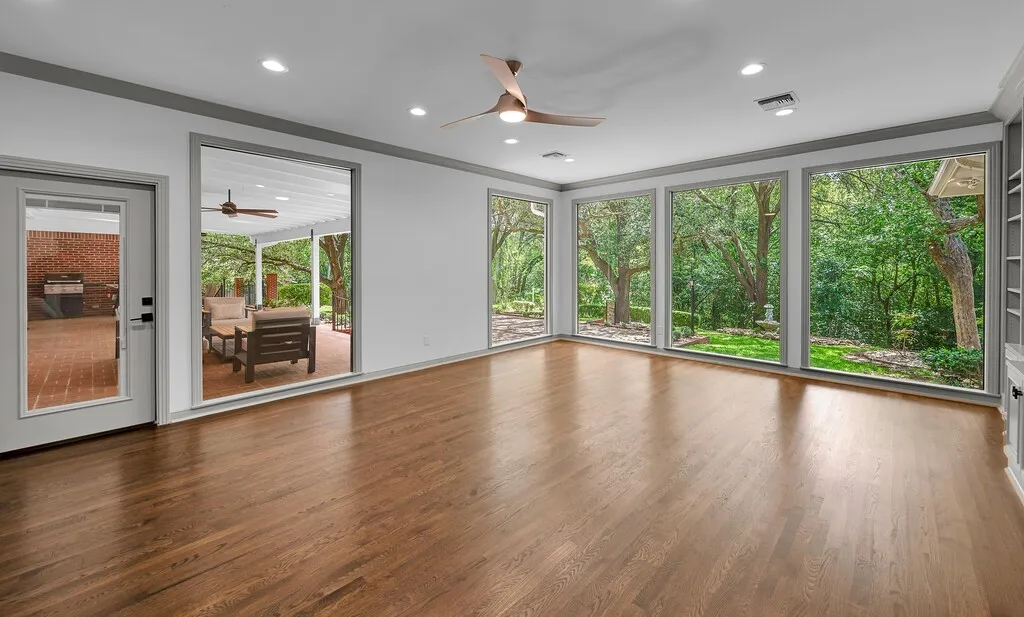 Single Family Residence For Sale in Mc Lennan County , 2825 Lake Air Drive, Waco, Texas 76710, 3 Bedroom, 4 Bathroom, 3 Garage spaces, 5,153 Sqft, built in 1957, mls#21319994, Real Estate Agent in Waco, Homes For Sale in Mc Lennan county, Homes For Sale in Waco, Realtor in Waco Texas, Real Estate Brokerage Independent Realty Texas, Luminita Cordes Realtor