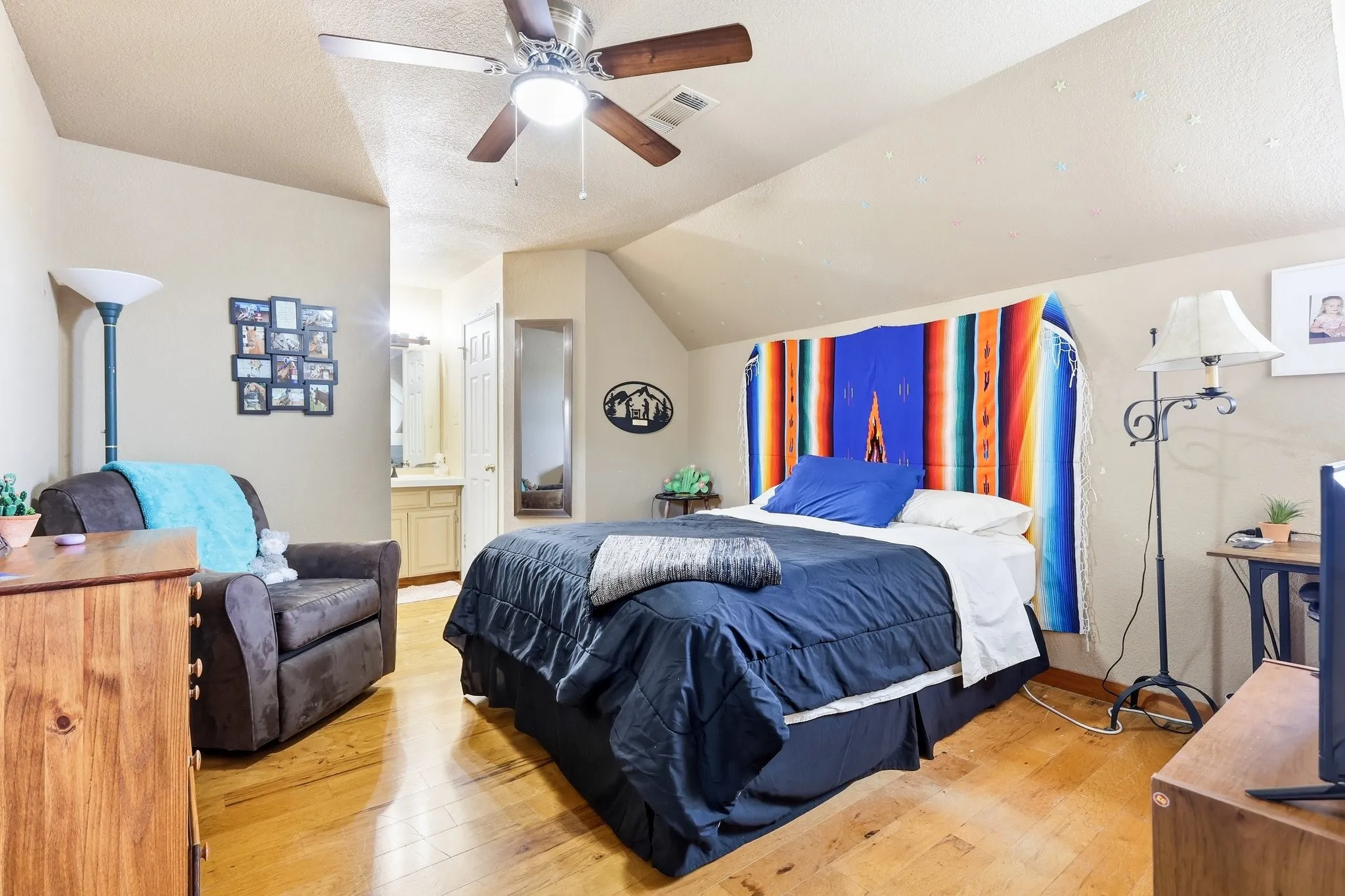 Single Family Residence For Sale in Denton County , 309 Sanders Road, Denton, Texas 76210, 3 Bedroom, 3 Bathroom, Garage spaces, 2,327 Sqft, built in 1989, Price $840,000, mls#21323503, Real Estate Agent in Denton, Homes For Sale in Denton county, Homes For Sale in Denton, Realtor in Denton Texas, Real Estate Brokerage Independent Realty Texas, Luminita Cordes Realtor