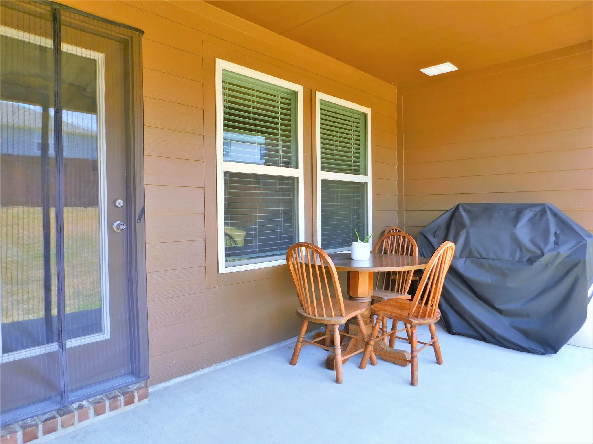 Single Family Residence For Rent in Denton County , 4025 Huntington Drive, Denton, Texas 76209, 4 Bedroom, 3 Bathroom, 2 Garage spaces, 2,374 Sqft, built in 2021, mls#21323465, Real Estate Agent in Denton, Homes For Rent in Denton county, Homes For Rent in Denton, Realtor in Denton Texas, Real Estate Brokerage Independent Realty Texas, Luminita Cordes Realtor