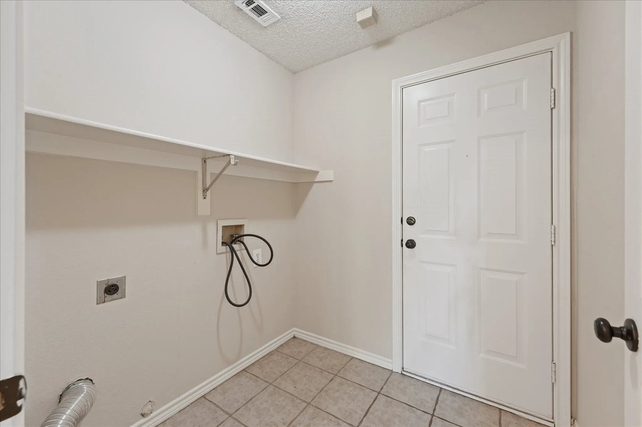 Single Family Residence For Rent in Collin County , 11900 PORT Road, Frisco, Texas 75035, 3 Bedroom, 2 Bathroom, 2 Garage spaces, 1,924 Sqft, built in 1996, mls#21323504, Real Estate Agent in Frisco, Homes For Rent in Collin county, Homes For Rent in Frisco, Realtor in Frisco Texas, Real Estate Brokerage Independent Realty Texas, Luminita Cordes Realtor