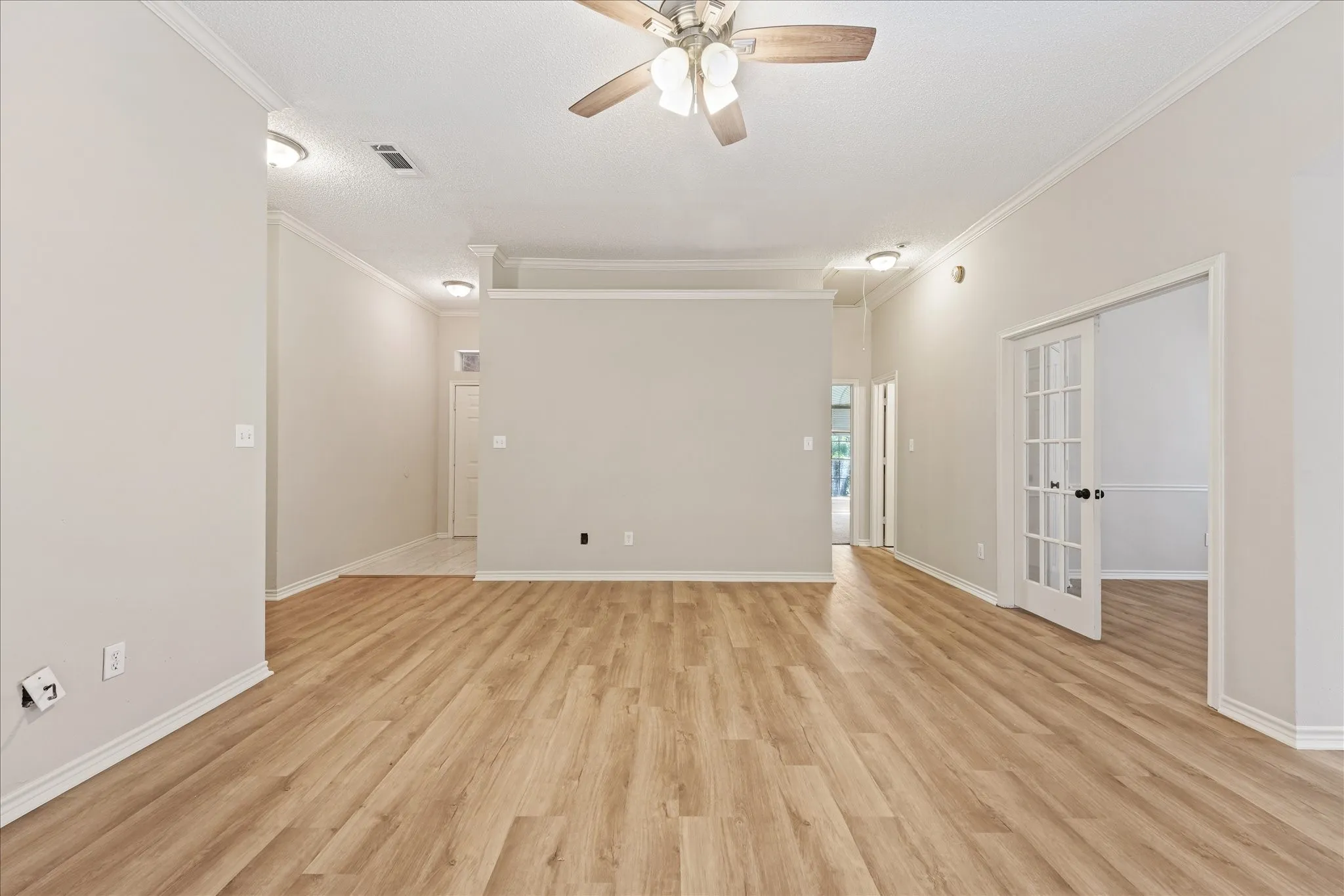 Single Family Residence For Rent in Collin County , 11900 PORT Road, Frisco, Texas 75035, 3 Bedroom, 2 Bathroom, 2 Garage spaces, 1,924 Sqft, built in 1996, mls#21323504, Real Estate Agent in Frisco, Homes For Rent in Collin county, Homes For Rent in Frisco, Realtor in Frisco Texas, Real Estate Brokerage Independent Realty Texas, Luminita Cordes Realtor