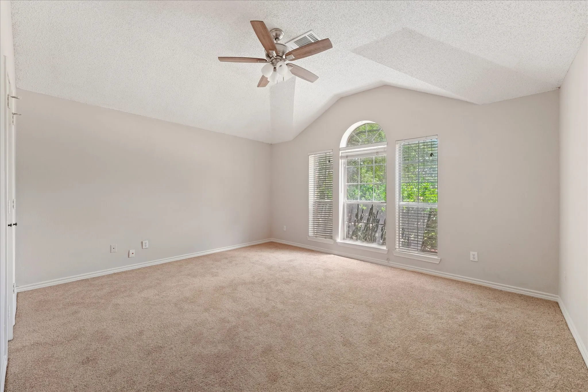 Single Family Residence For Rent in Collin County , 11900 PORT Road, Frisco, Texas 75035, 3 Bedroom, 2 Bathroom, 2 Garage spaces, 1,924 Sqft, built in 1996, mls#21323504, Real Estate Agent in Frisco, Homes For Rent in Collin county, Homes For Rent in Frisco, Realtor in Frisco Texas, Real Estate Brokerage Independent Realty Texas, Luminita Cordes Realtor