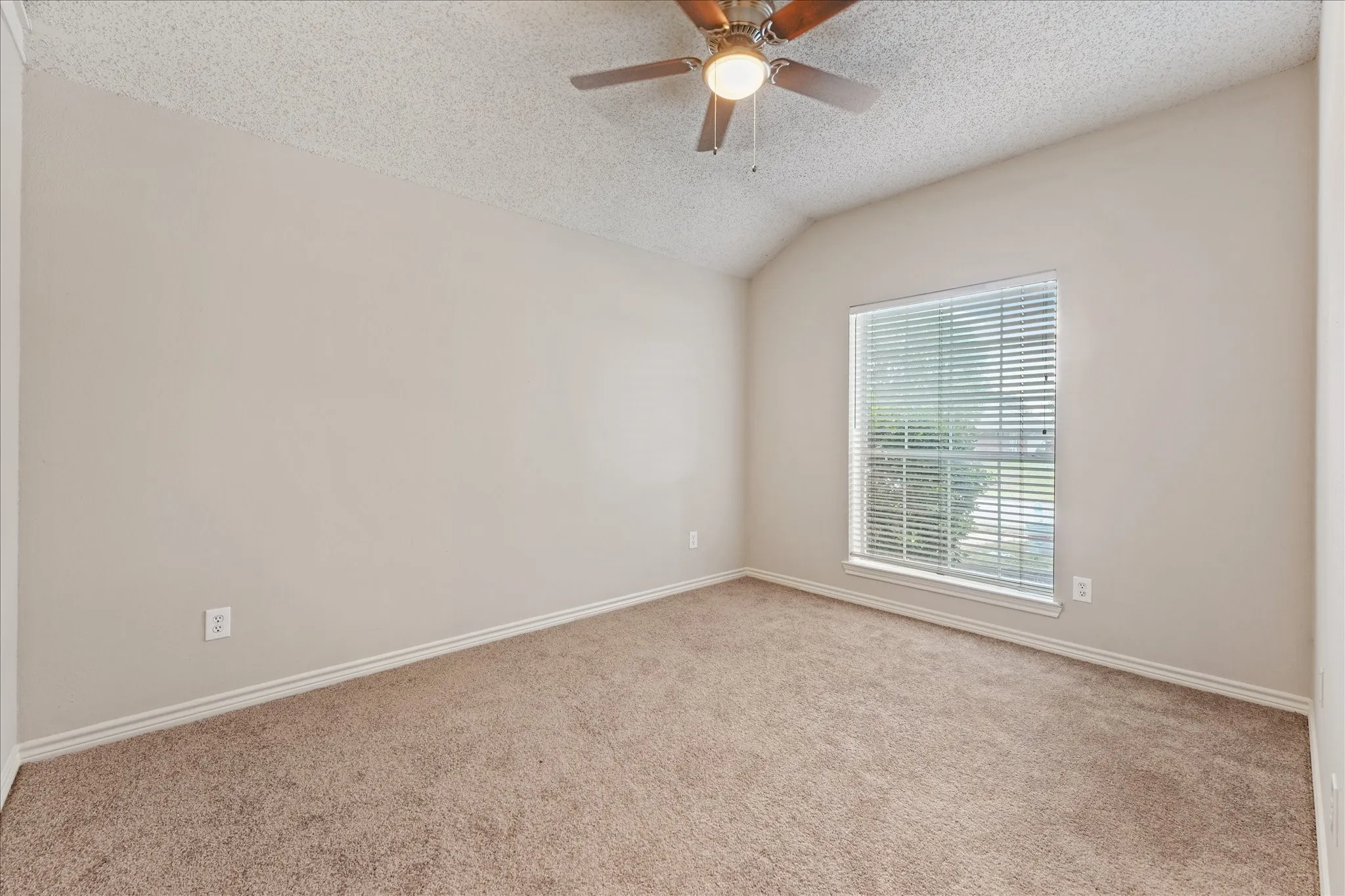 Single Family Residence For Rent in Collin County , 11900 PORT Road, Frisco, Texas 75035, 3 Bedroom, 2 Bathroom, 2 Garage spaces, 1,924 Sqft, built in 1996, mls#21323504, Real Estate Agent in Frisco, Homes For Rent in Collin county, Homes For Rent in Frisco, Realtor in Frisco Texas, Real Estate Brokerage Independent Realty Texas, Luminita Cordes Realtor