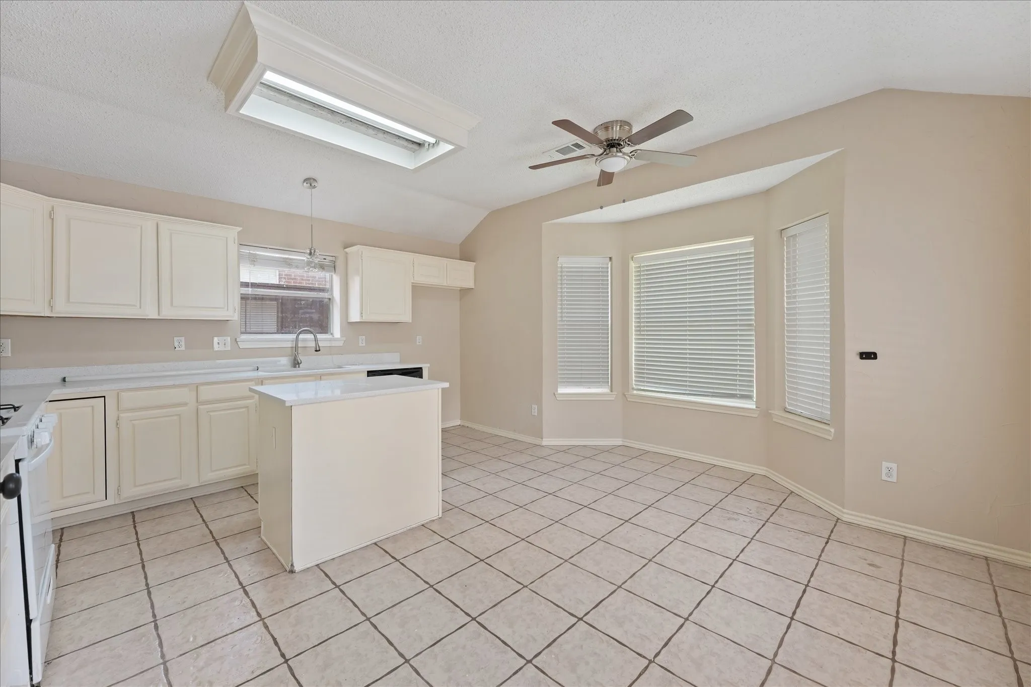 Single Family Residence For Rent in Collin County , 11900 PORT Road, Frisco, Texas 75035, 3 Bedroom, 2 Bathroom, 2 Garage spaces, 1,924 Sqft, built in 1996, mls#21323504, Real Estate Agent in Frisco, Homes For Rent in Collin county, Homes For Rent in Frisco, Realtor in Frisco Texas, Real Estate Brokerage Independent Realty Texas, Luminita Cordes Realtor