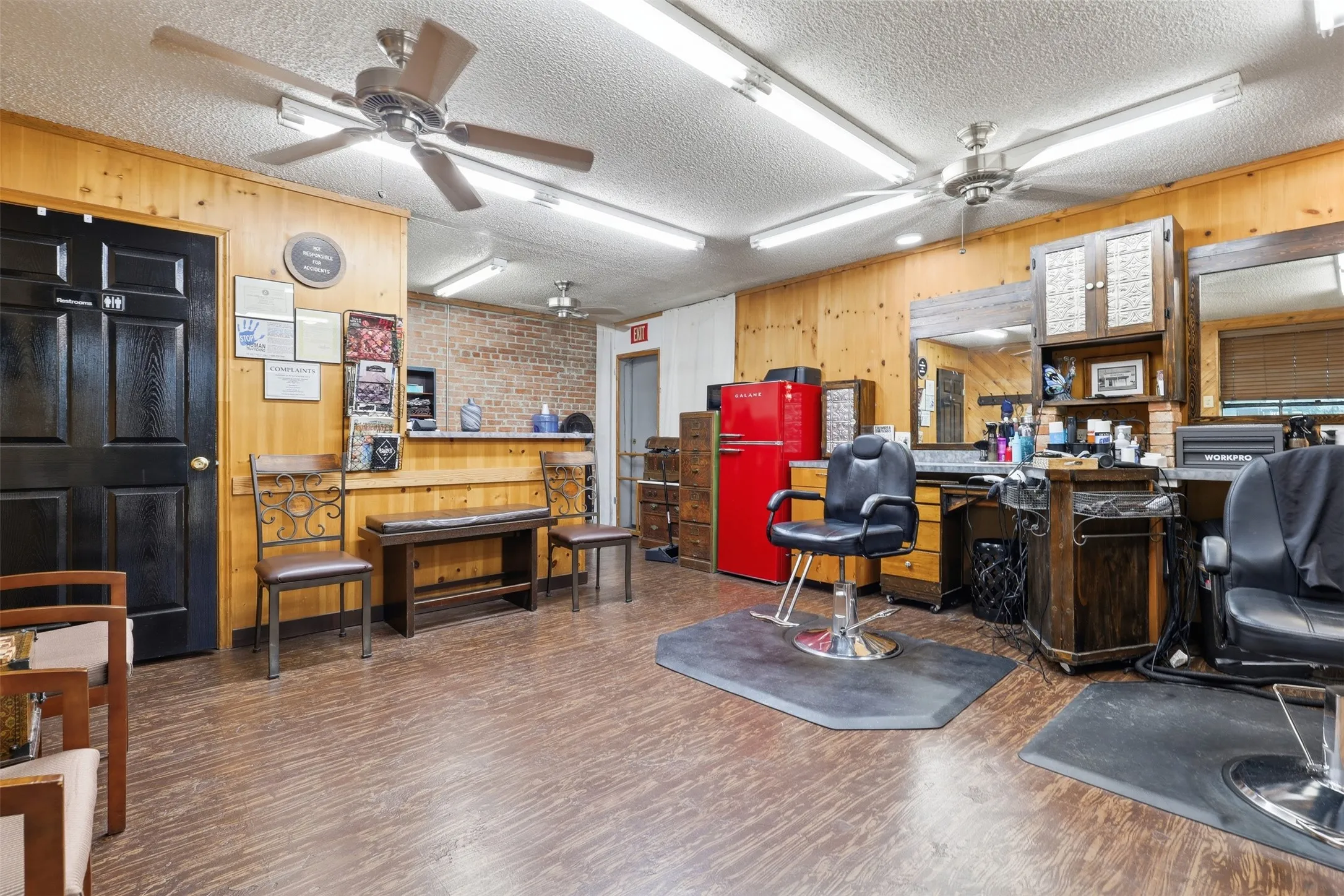 Office For Sale in Johnson County , 1001 S Main Street, Cleburne, Texas 76033, 0, 0, Garage spaces, 0 Sqft, built in 1960, mls#21322857, Real Estate Agent in Cleburne, Homes For Sale in Johnson county, Homes For Sale in Cleburne, Realtor in Cleburne Texas, Real Estate Brokerage Independent Realty Texas, Luminita Cordes Realtor