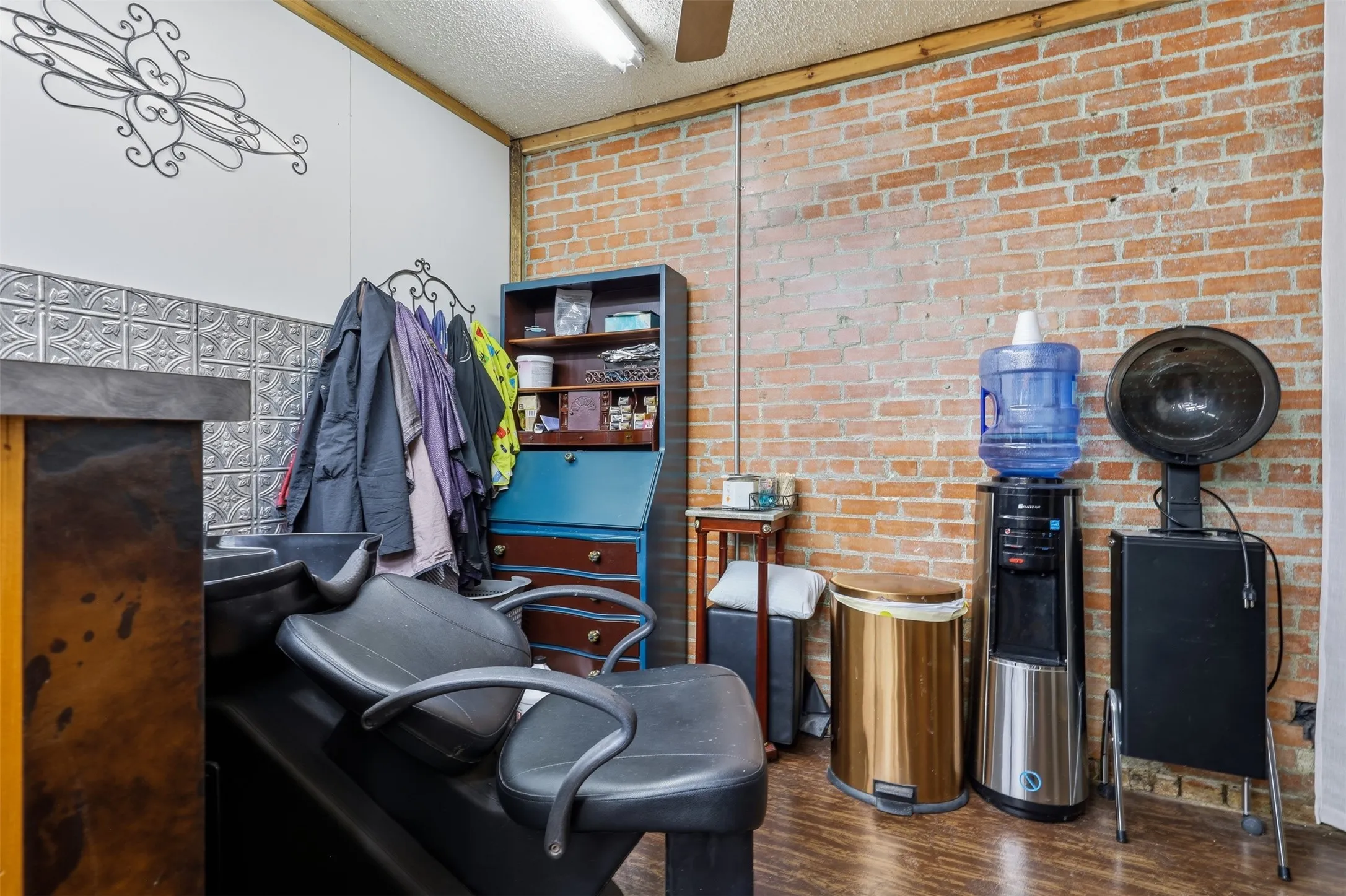 Office For Sale in Johnson County , 1001 S Main Street, Cleburne, Texas 76033, 0, 0, Garage spaces, 0 Sqft, built in 1960, mls#21322857, Real Estate Agent in Cleburne, Homes For Sale in Johnson county, Homes For Sale in Cleburne, Realtor in Cleburne Texas, Real Estate Brokerage Independent Realty Texas, Luminita Cordes Realtor