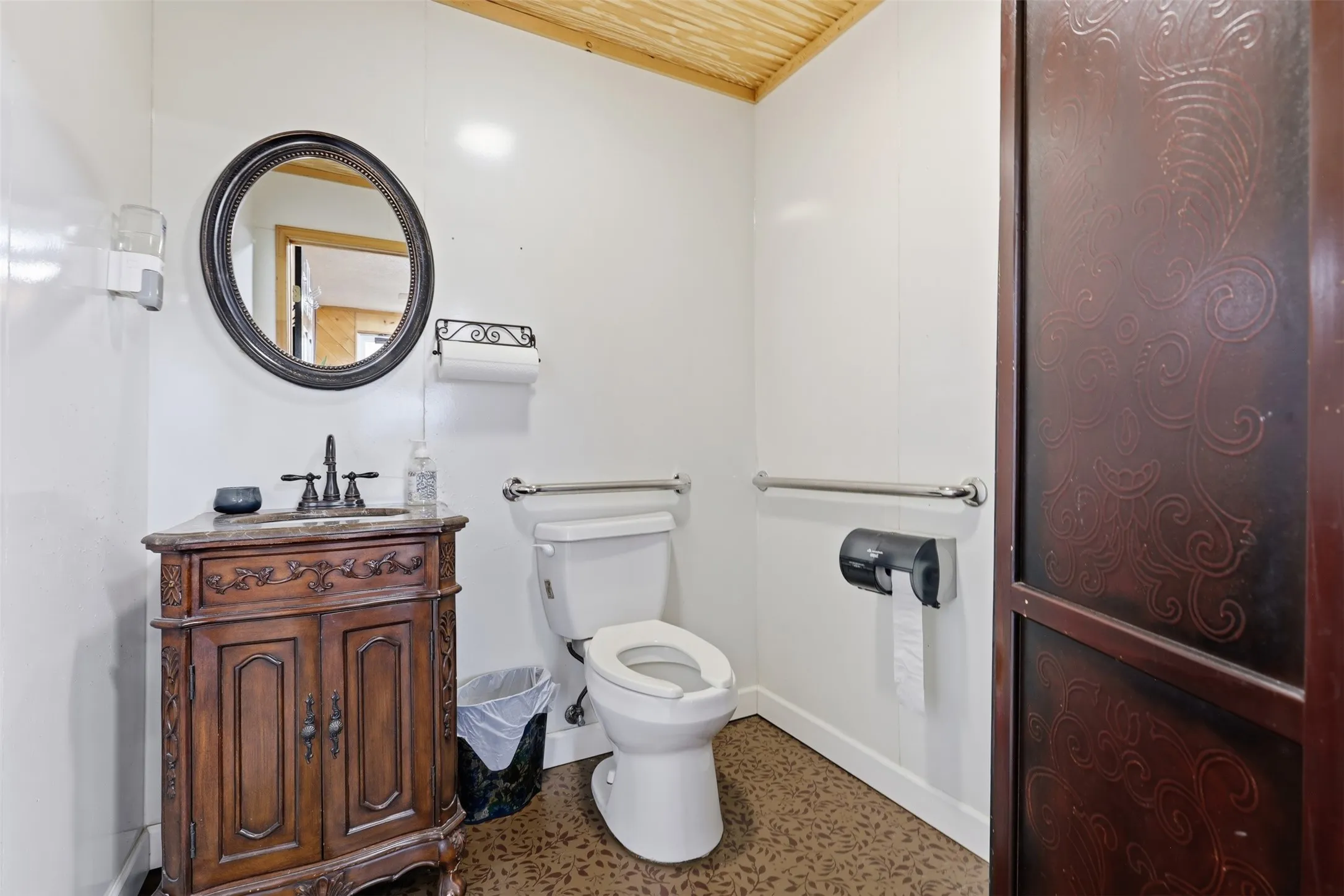 Office For Sale in Johnson County , 1001 S Main Street, Cleburne, Texas 76033, 0, 0, Garage spaces, 0 Sqft, built in 1960, mls#21322857, Real Estate Agent in Cleburne, Homes For Sale in Johnson county, Homes For Sale in Cleburne, Realtor in Cleburne Texas, Real Estate Brokerage Independent Realty Texas, Luminita Cordes Realtor