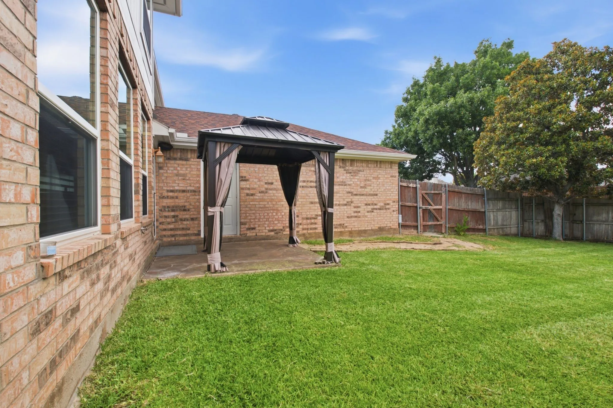Single Family Residence For Sale in Collin County , 6308 Candletree Lane, Mc Kinney, Texas 75070, 4 Bedroom, 3 Bathroom, 2 Garage spaces, 2,442 Sqft, built in 2001, mls#21320829, Real Estate Agent in Mc Kinney, Homes For Sale in Collin county, Homes For Sale in Mc Kinney, Realtor in Mc Kinney Texas, Real Estate Brokerage Independent Realty Texas, Luminita Cordes Realtor
