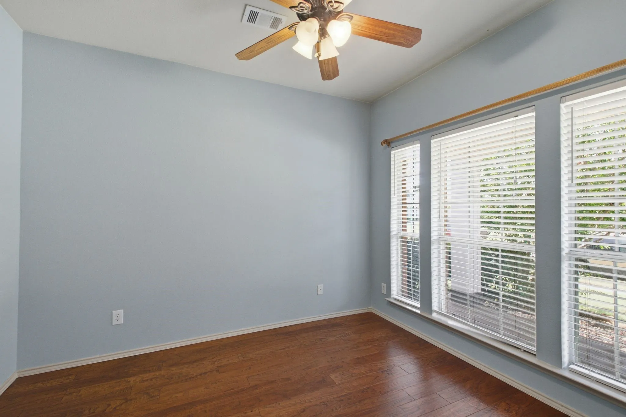 Single Family Residence For Sale in Collin County , 6308 Candletree Lane, Mc Kinney, Texas 75070, 4 Bedroom, 3 Bathroom, 2 Garage spaces, 2,442 Sqft, built in 2001, mls#21320829, Real Estate Agent in Mc Kinney, Homes For Sale in Collin county, Homes For Sale in Mc Kinney, Realtor in Mc Kinney Texas, Real Estate Brokerage Independent Realty Texas, Luminita Cordes Realtor