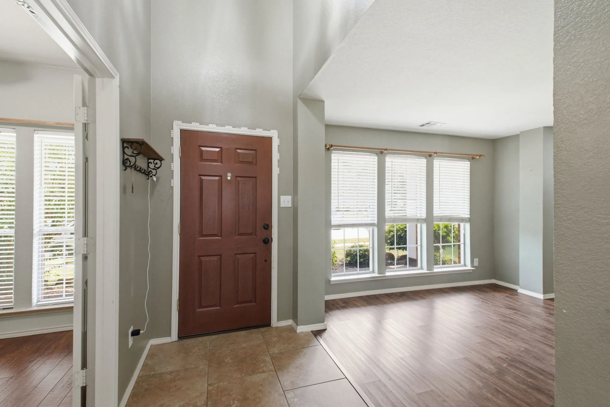 Single Family Residence For Sale in Collin County , 6308 Candletree Lane, Mc Kinney, Texas 75070, 4 Bedroom, 3 Bathroom, 2 Garage spaces, 2,442 Sqft, built in 2001, mls#21320829, Real Estate Agent in Mc Kinney, Homes For Sale in Collin county, Homes For Sale in Mc Kinney, Realtor in Mc Kinney Texas, Real Estate Brokerage Independent Realty Texas, Luminita Cordes Realtor